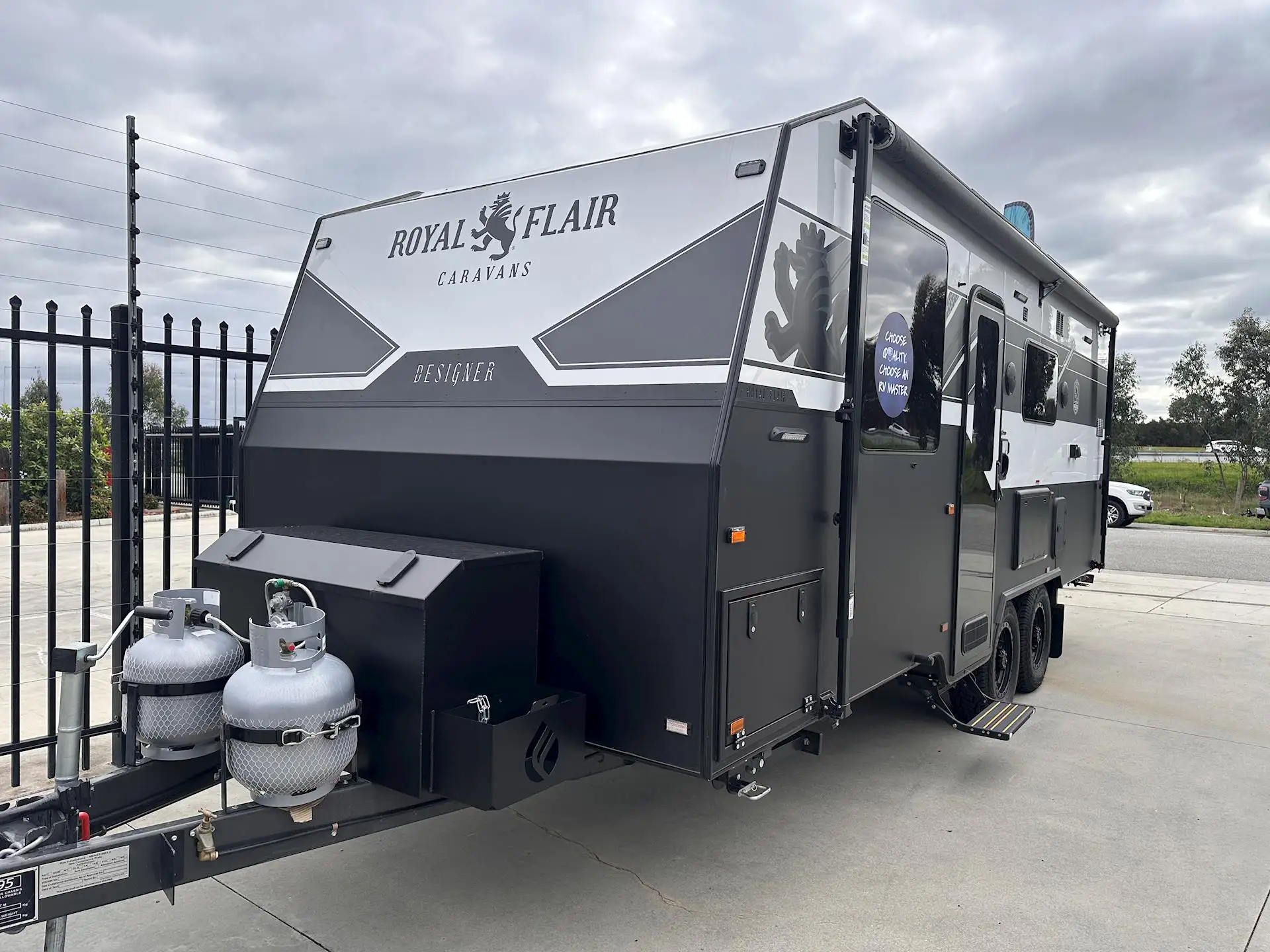 NEW 2025 ROYAL FLAIR Designer Series 21'-3