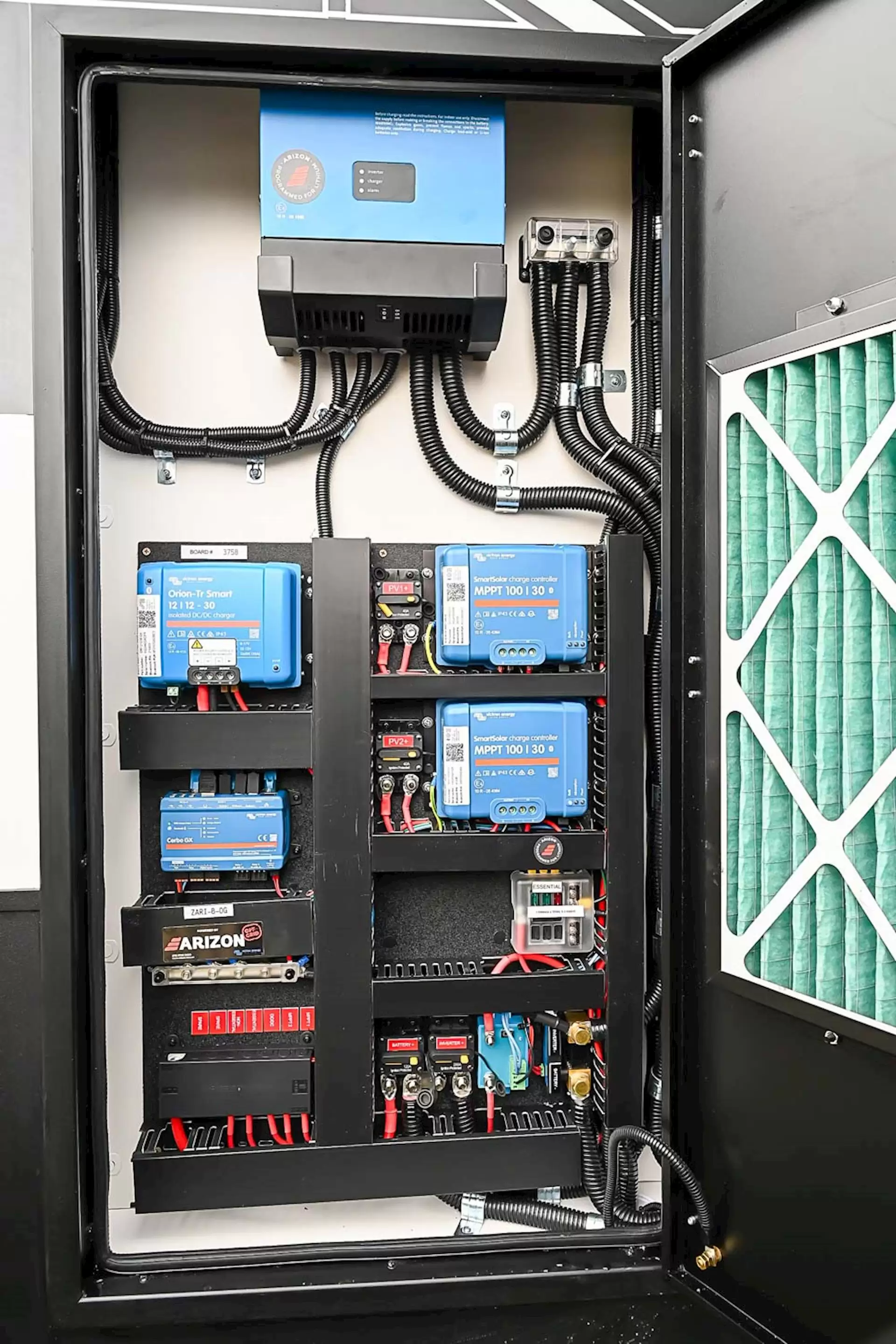 NEW 2025 ROYAL FLAIR Designer Series 21'-3 caravan