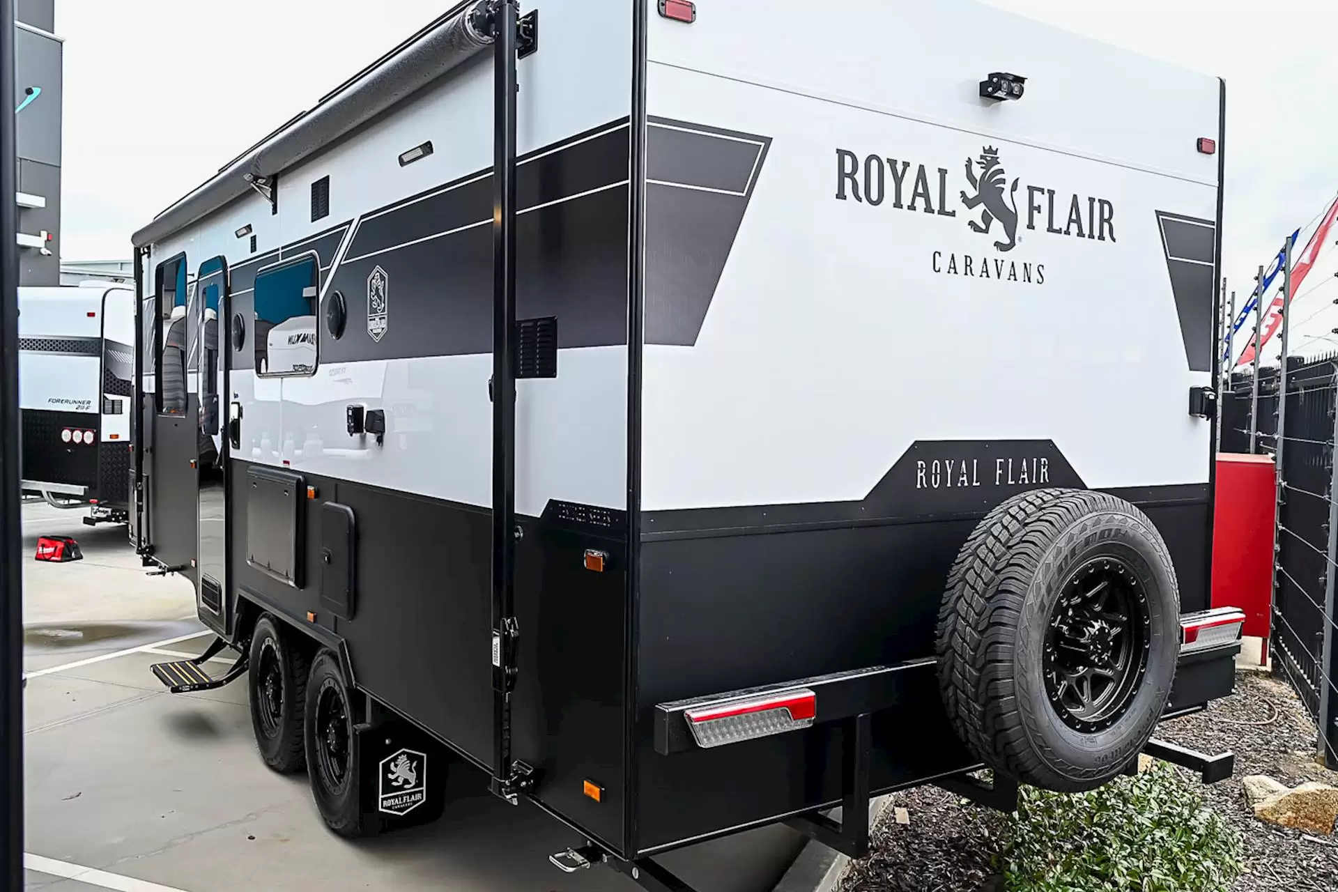 NEW 2025 ROYAL FLAIR Designer Series 21'-3