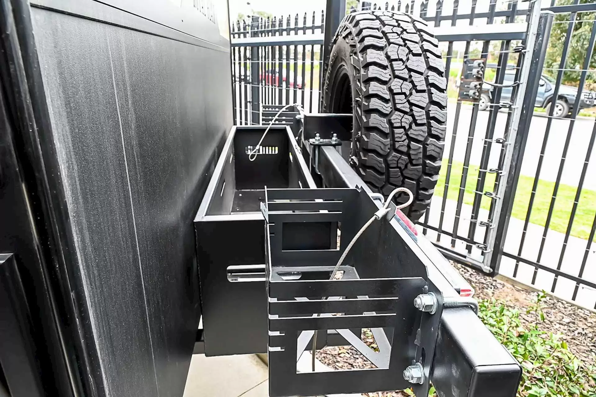 NEW 2025 ROYAL FLAIR Razor XT 17'6-1 caravan