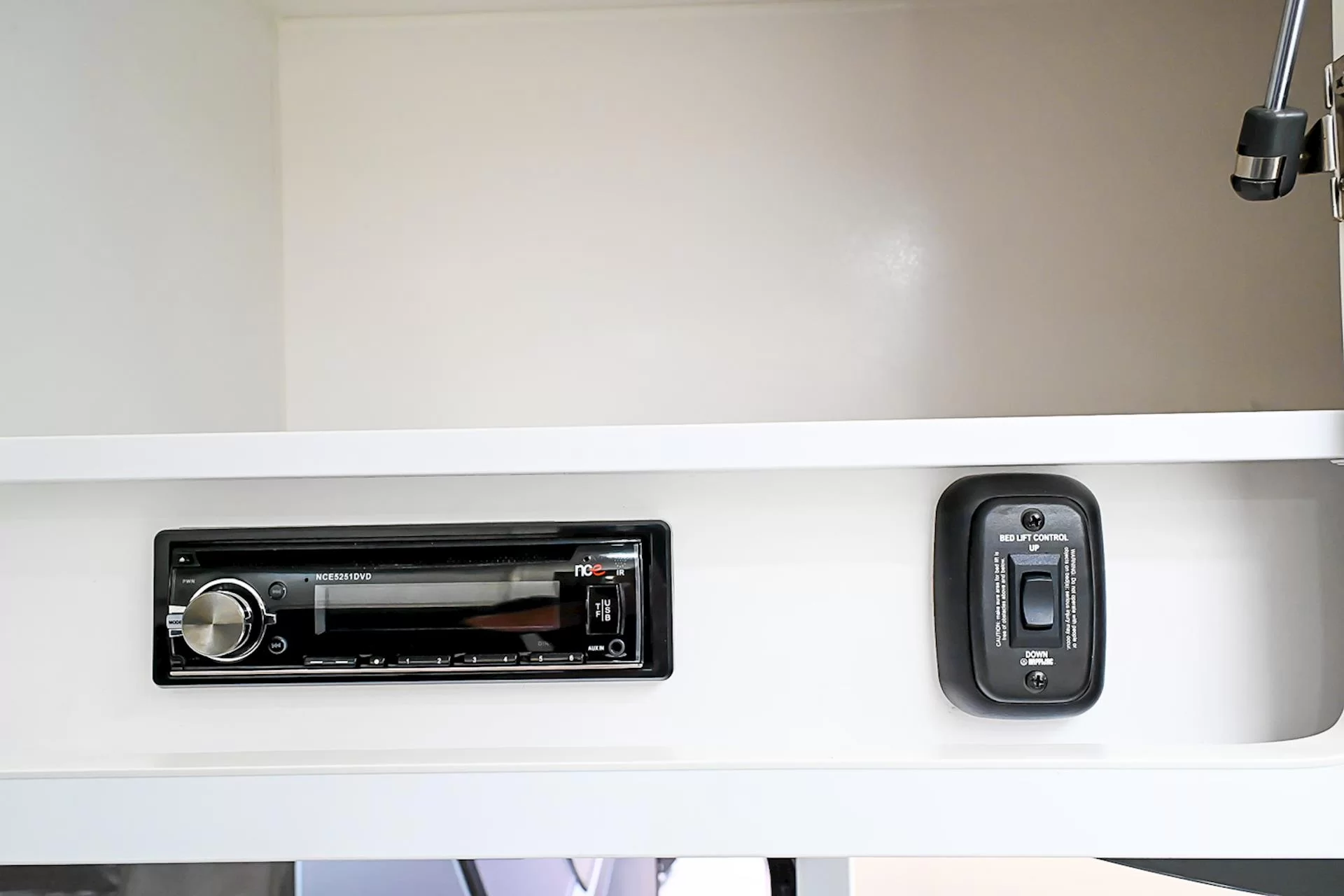 NEW 2025 ROYAL FLAIR Razor XT 17'6-1 caravan