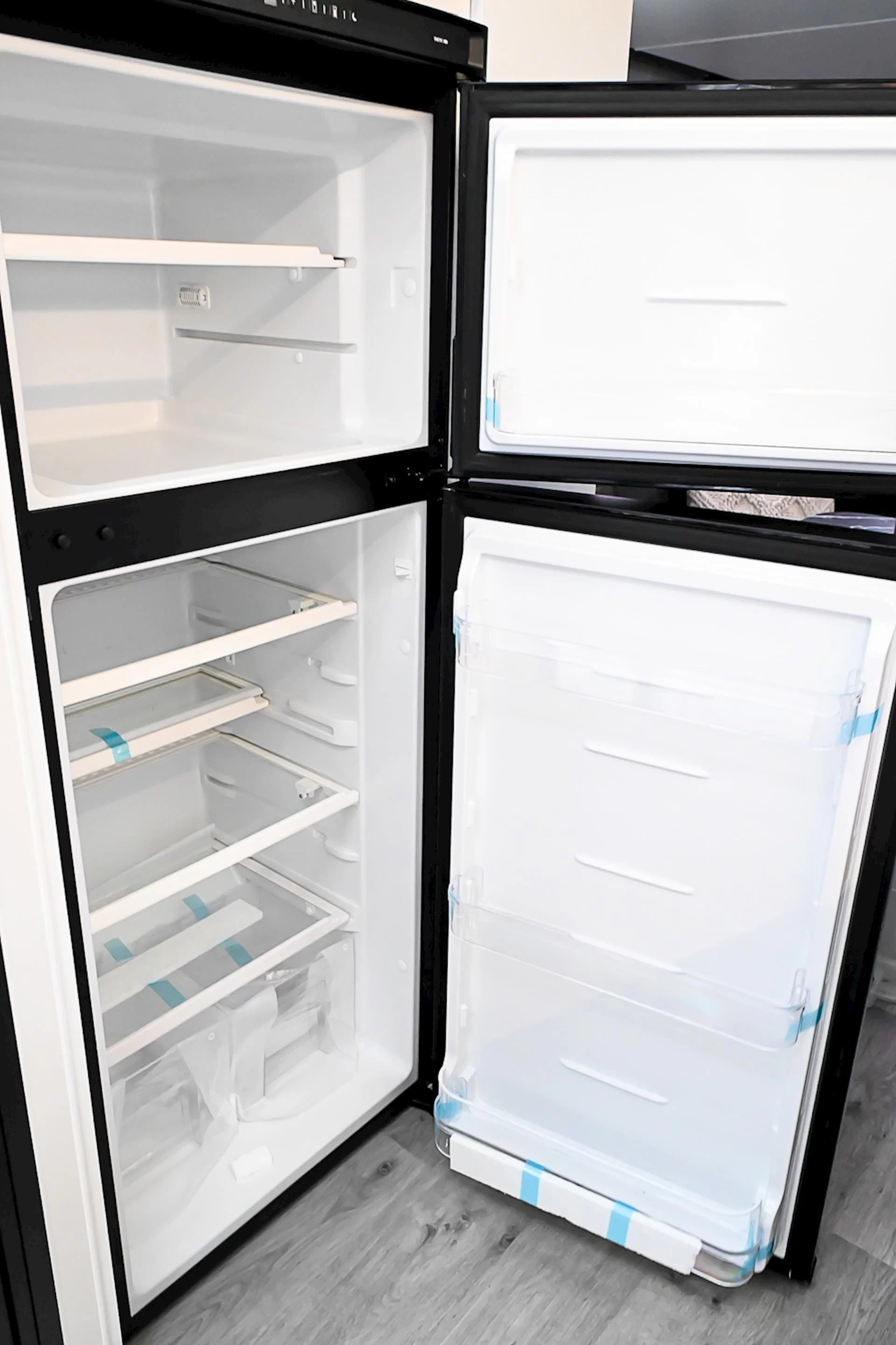 NEW 2025 ROYAL FLAIR Razor XT 17'6-1 caravan