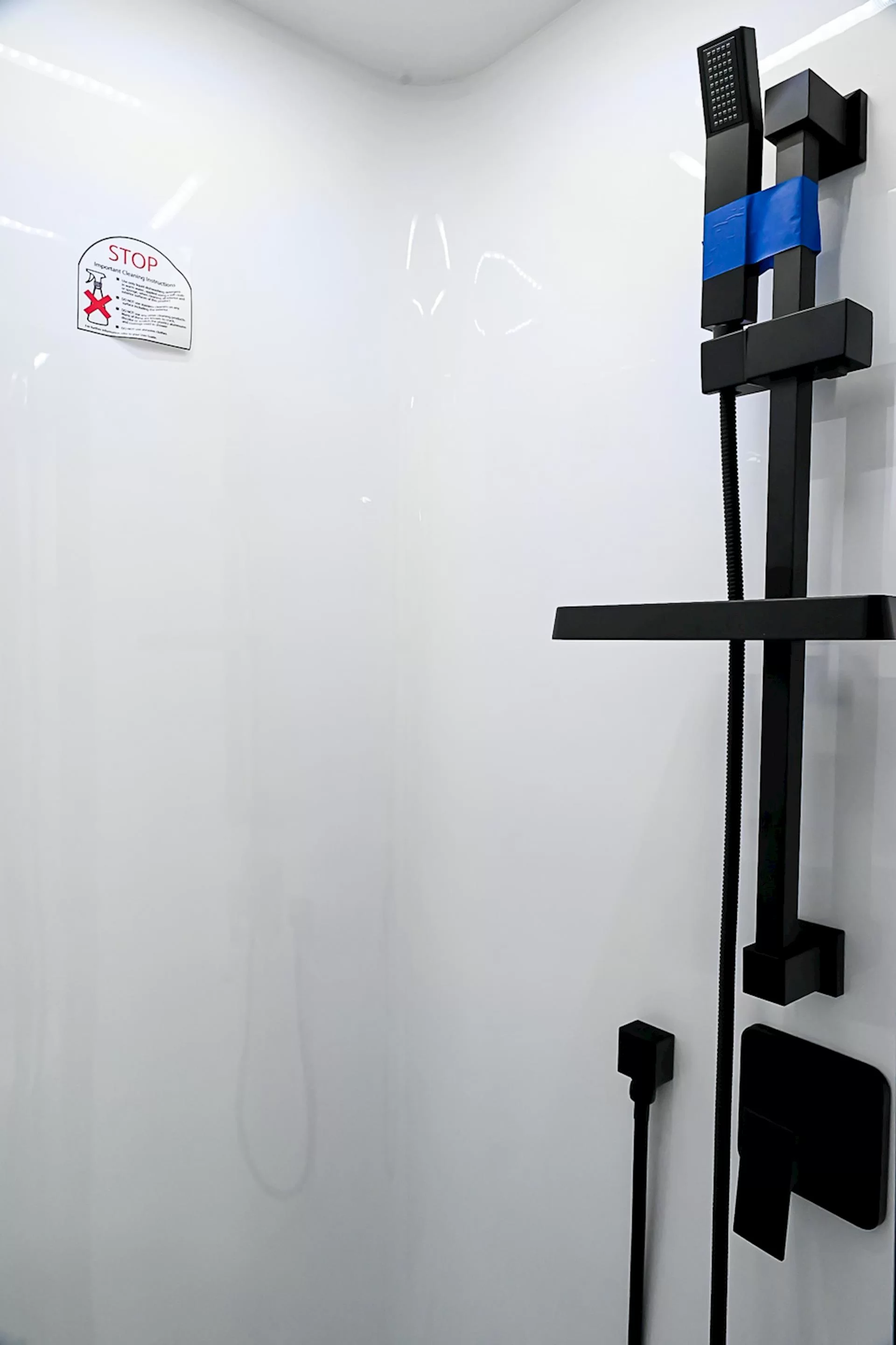 NEW 2025 ROYAL FLAIR Razor XT 17'6-1 caravan