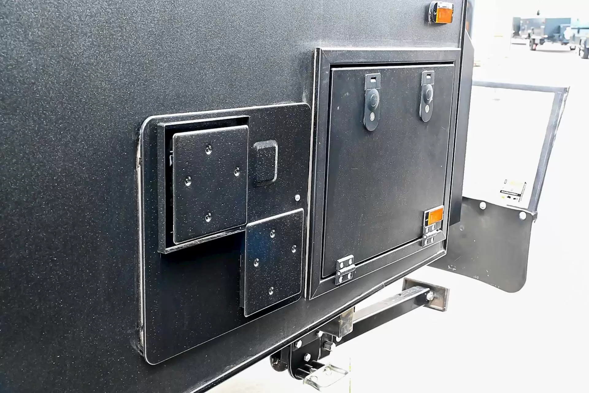 NEW 2025 ROYAL FLAIR Razor XT 17'6-1 caravan