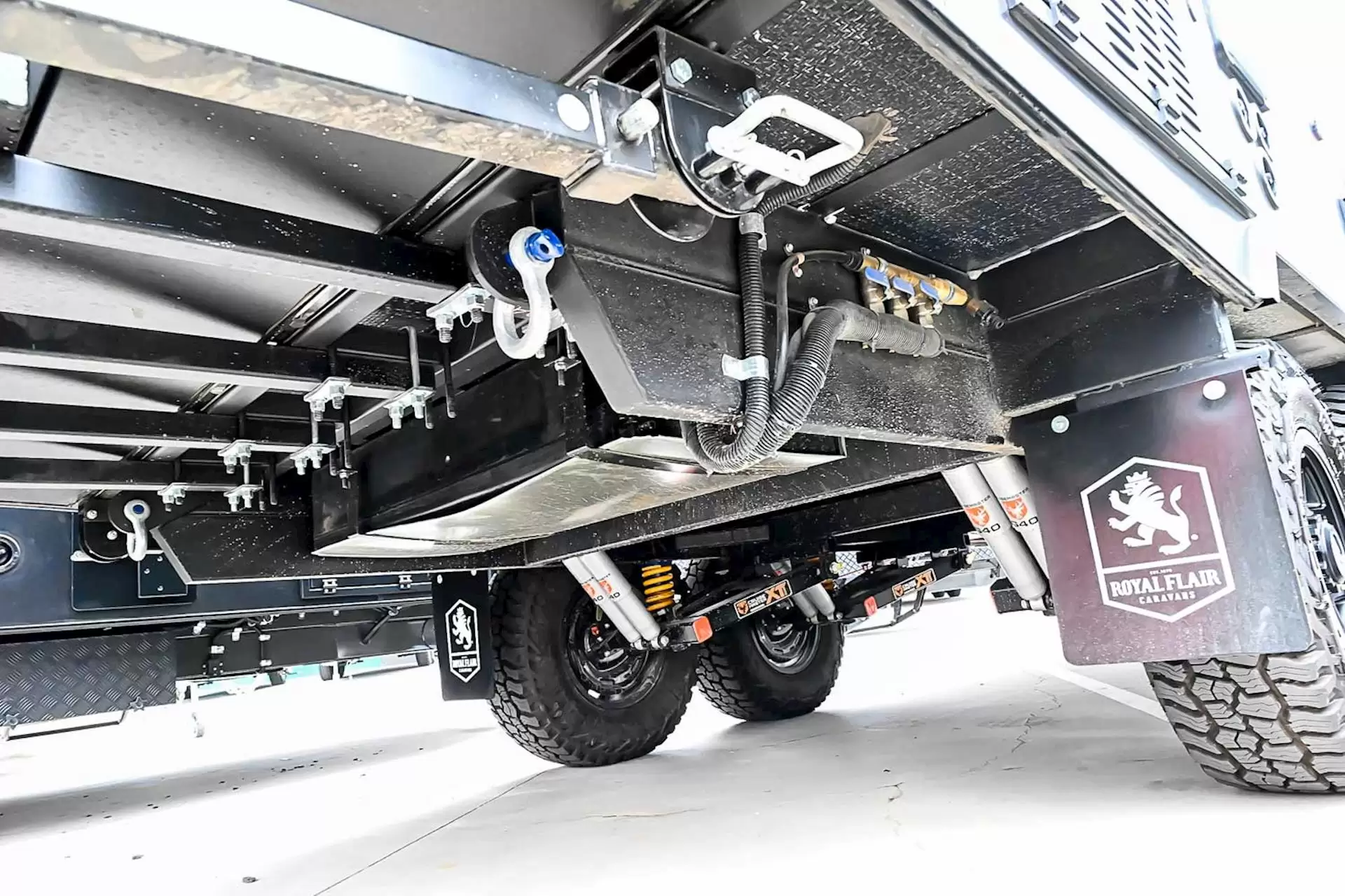 NEW 2025 ROYAL FLAIR Razor XT 17'6-1 caravan