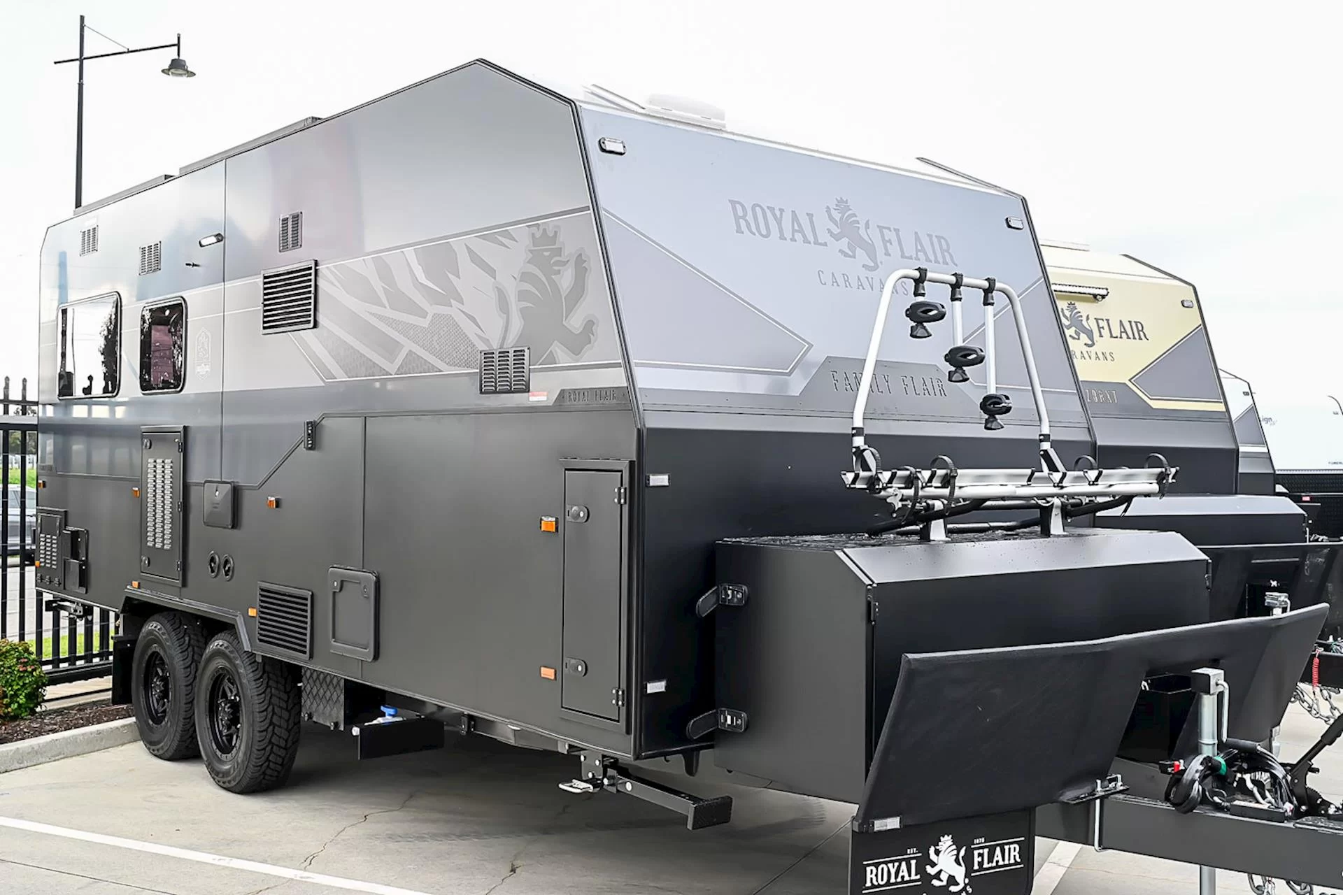 NEW 2025 ROYAL FLAIR Family Flair 19'6-2 caravan