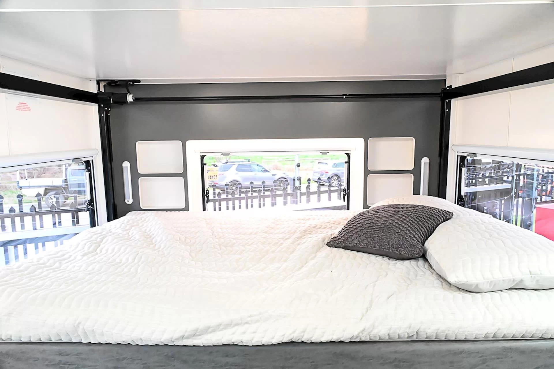 NEW 2025 ROYAL FLAIR Family Flair 19'6-2 caravan