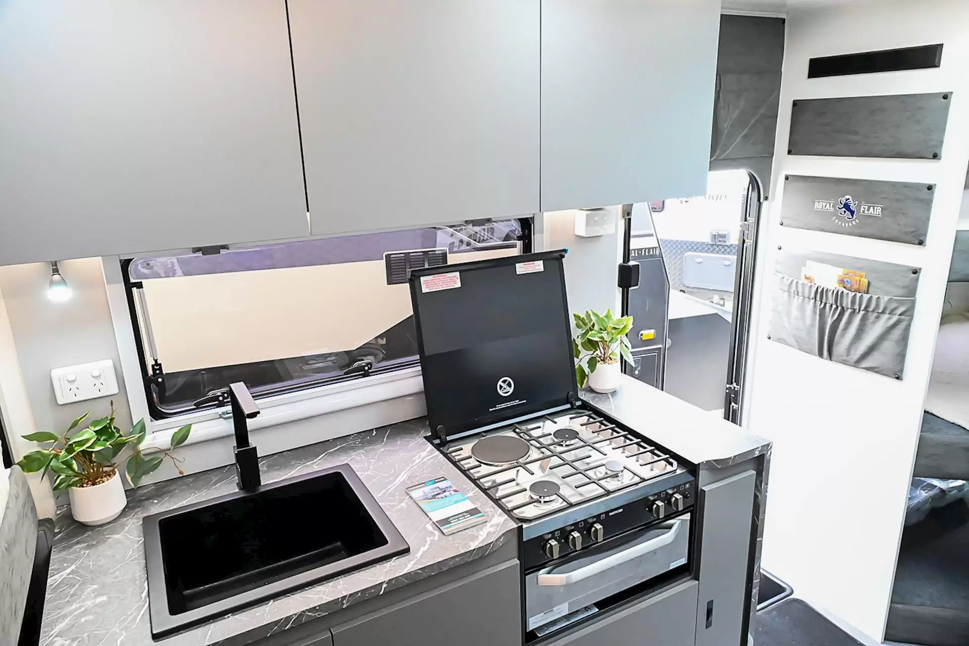 NEW 2025 ROYAL FLAIR Family Flair 19'6-2