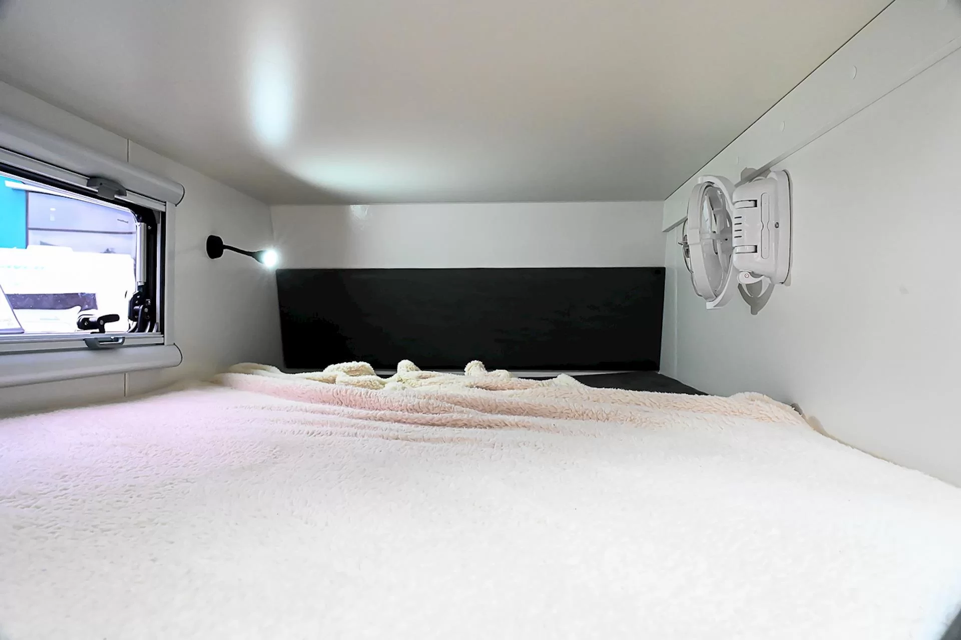 NEW 2025 ROYAL FLAIR Family Flair 19'6-2 caravan