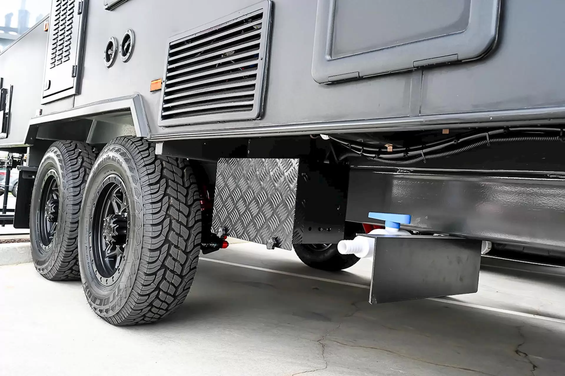 NEW 2025 ROYAL FLAIR Family Flair 19'6-2 caravan