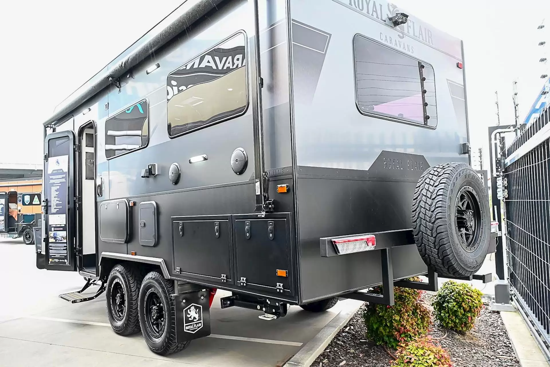 NEW 2025 ROYAL FLAIR Family Flair 19'6-2 caravan