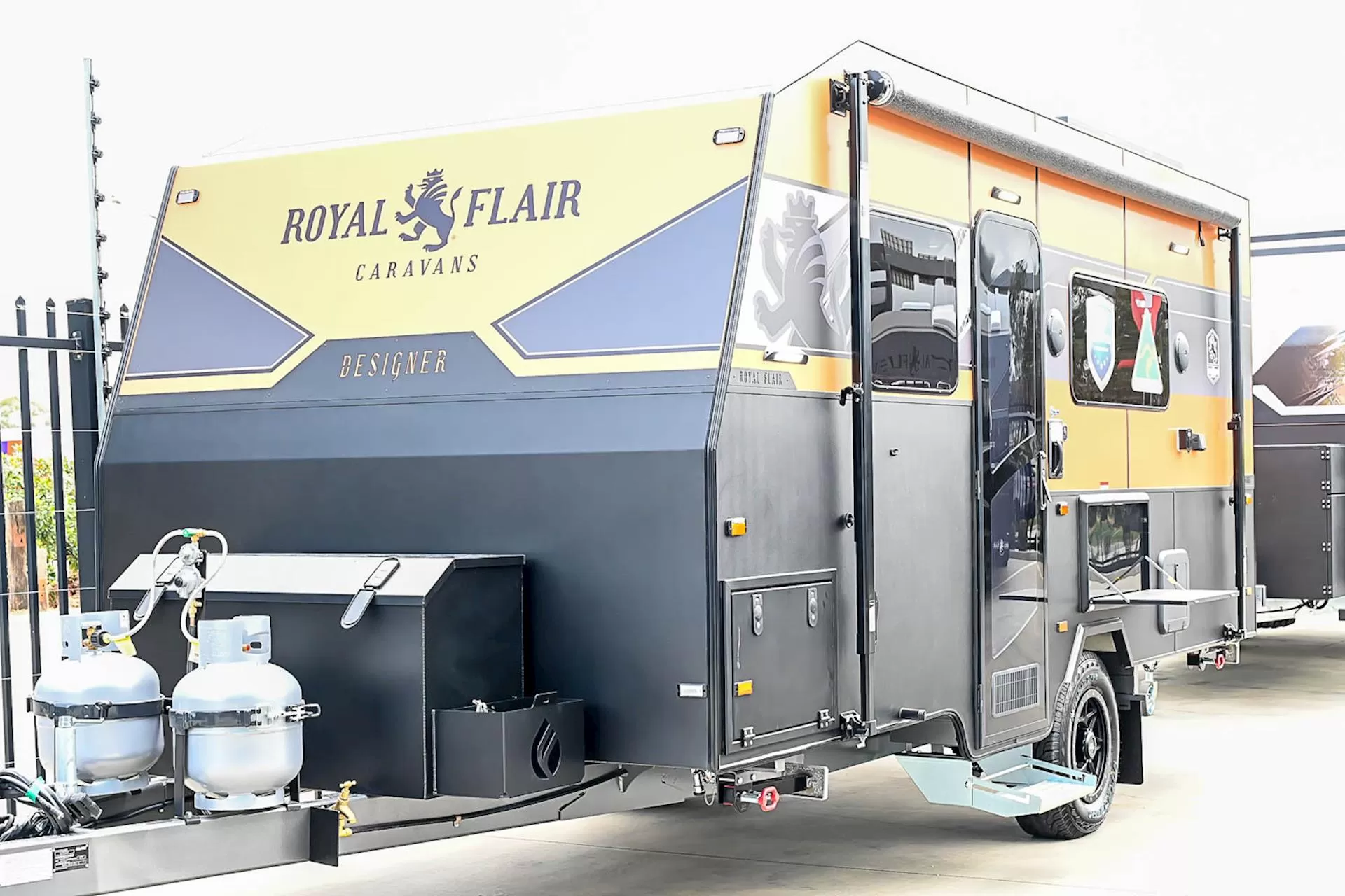 NEW 2025 ROYAL FLAIR Designer Series 17' caravan