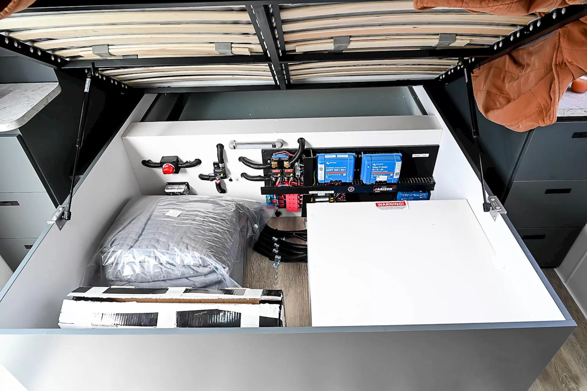 NEW 2025 ROYAL FLAIR Designer Series 17' caravan