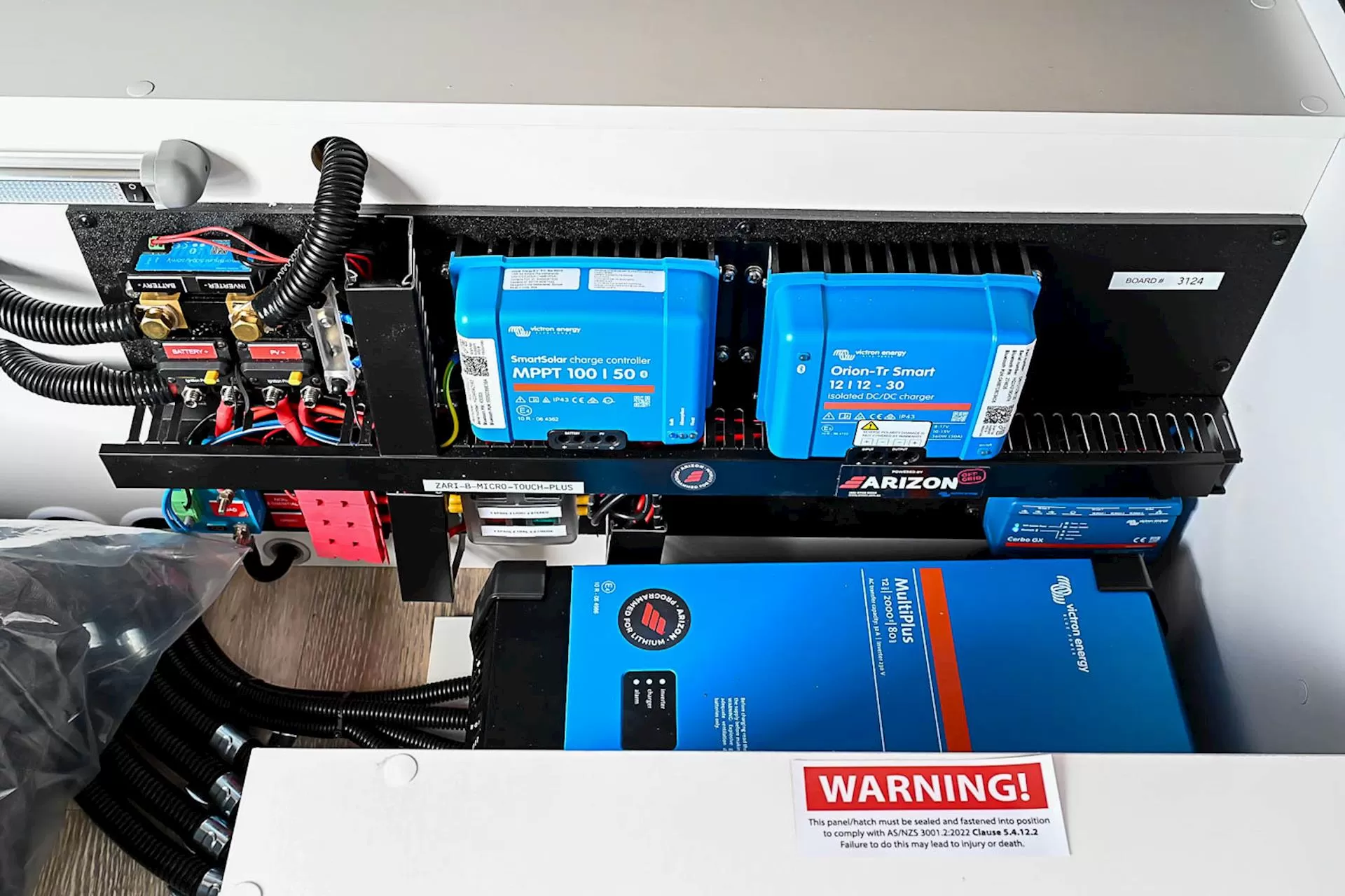 NEW 2025 ROYAL FLAIR Designer Series 17' caravan