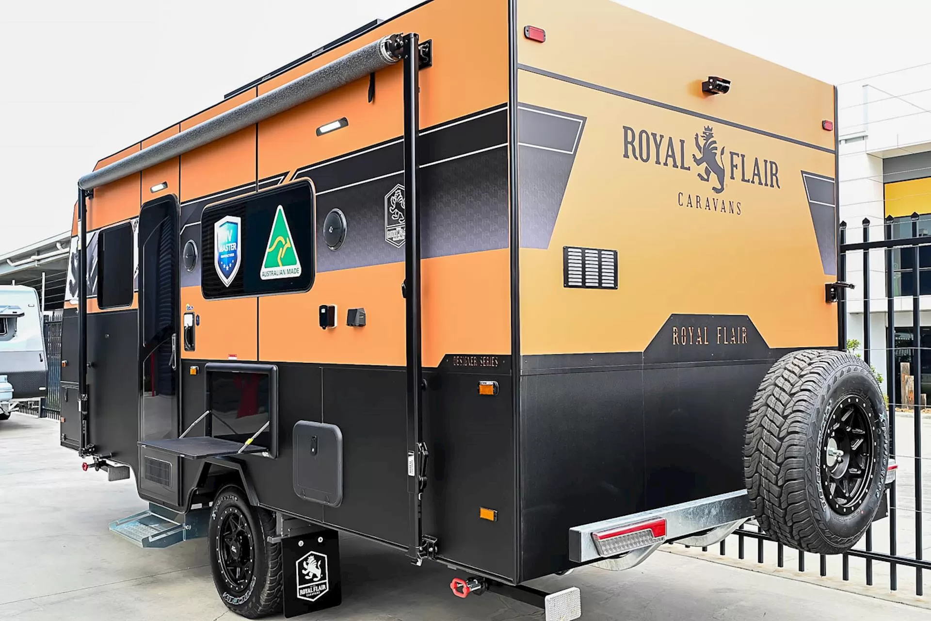 NEW 2025 ROYAL FLAIR Designer Series 17' caravan
