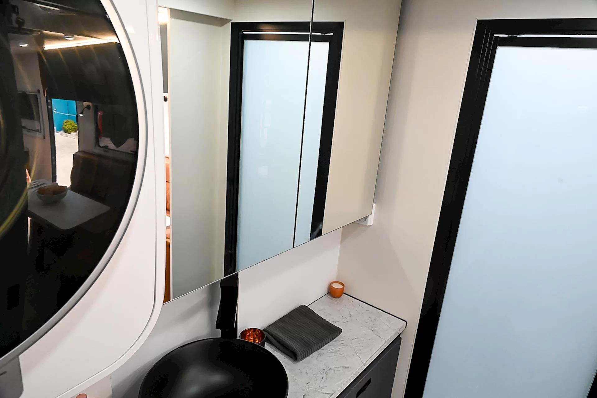 NEW 2025 ROYAL FLAIR Designer Series 17' caravan