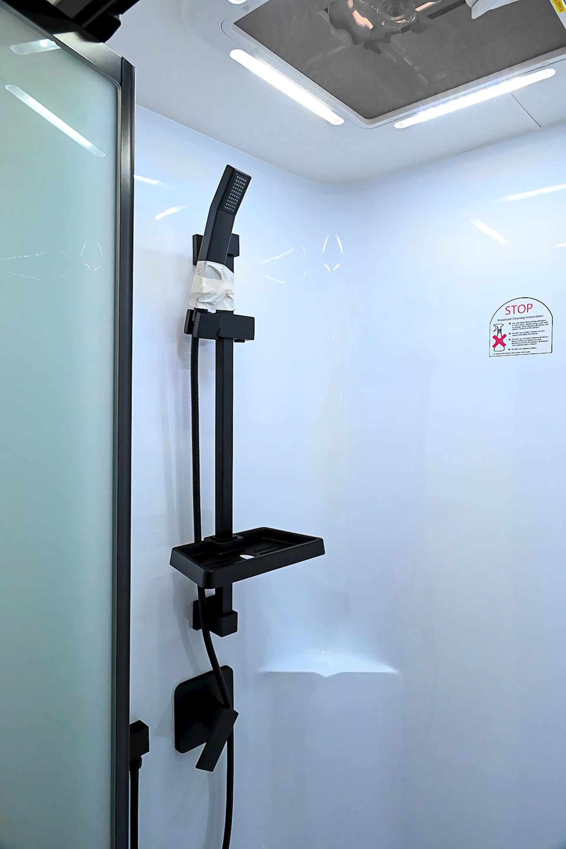 NEW 2025 ROYAL FLAIR Designer Series 17' caravan