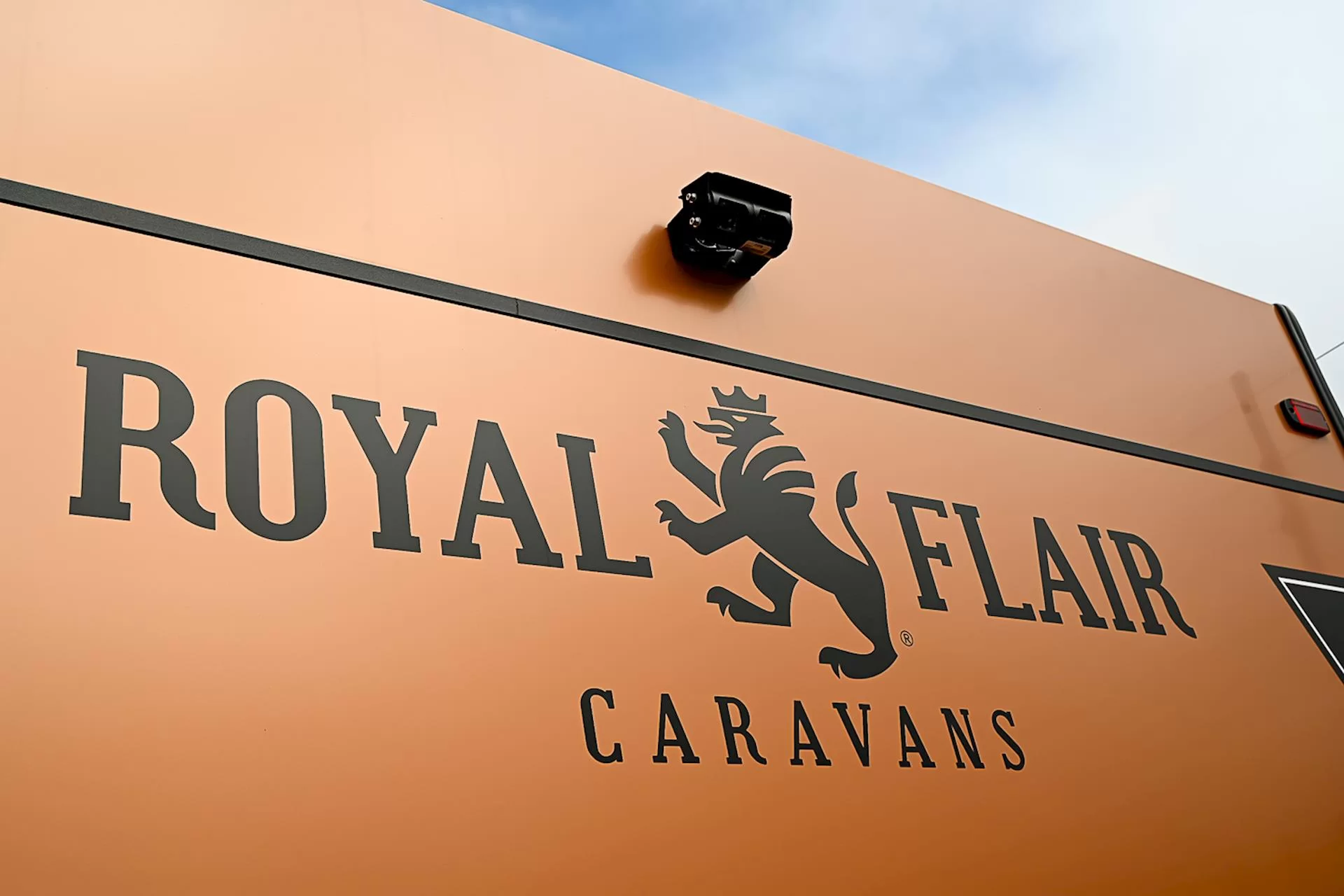 NEW 2025 ROYAL FLAIR Designer Series 17' caravan
