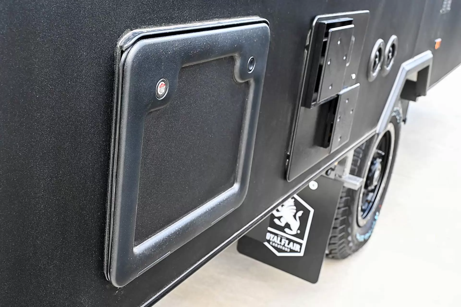 NEW 2025 ROYAL FLAIR Designer Series 17' caravan