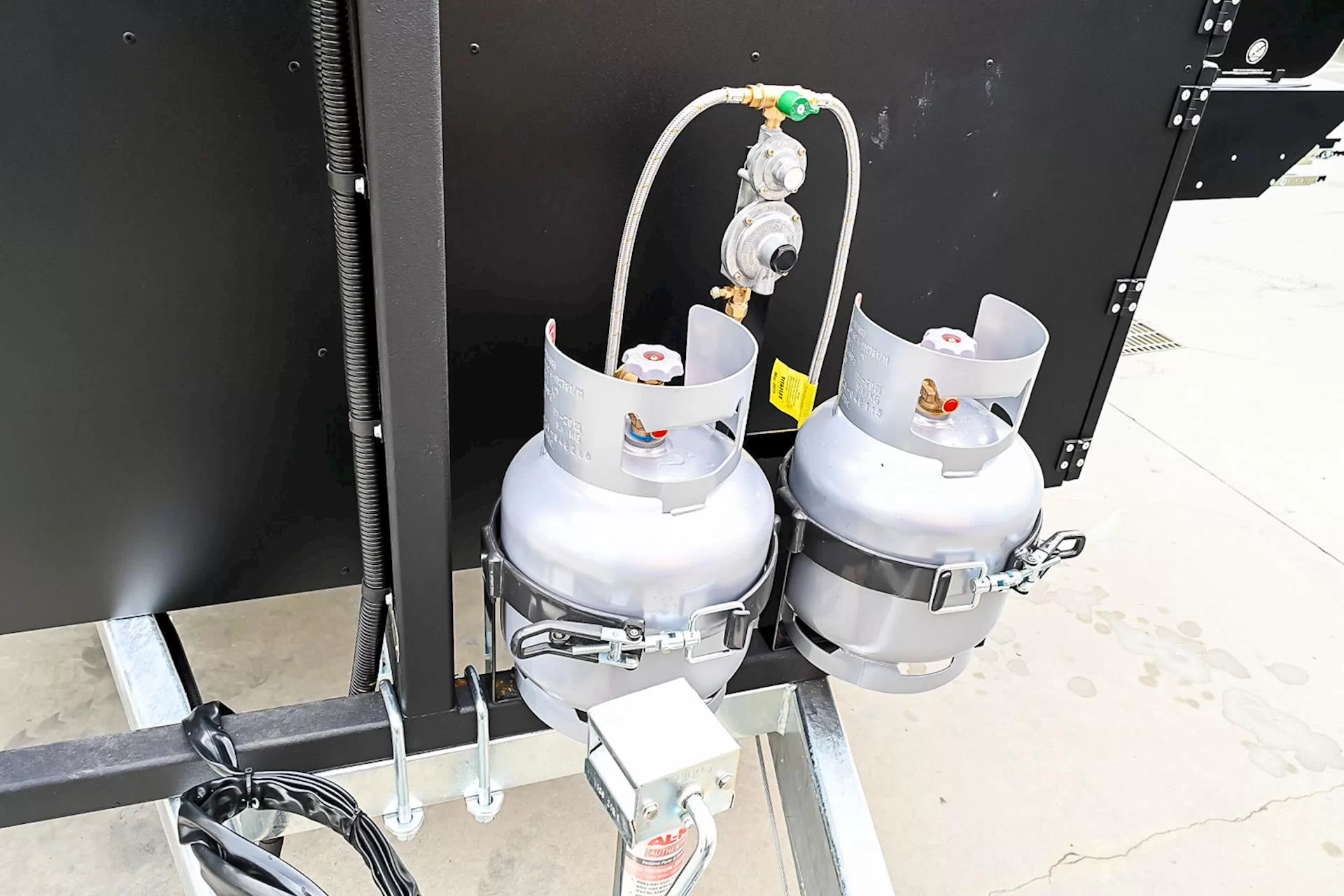 NEW 2025 ROYAL FLAIR Raptor Family 16'6-2 caravan