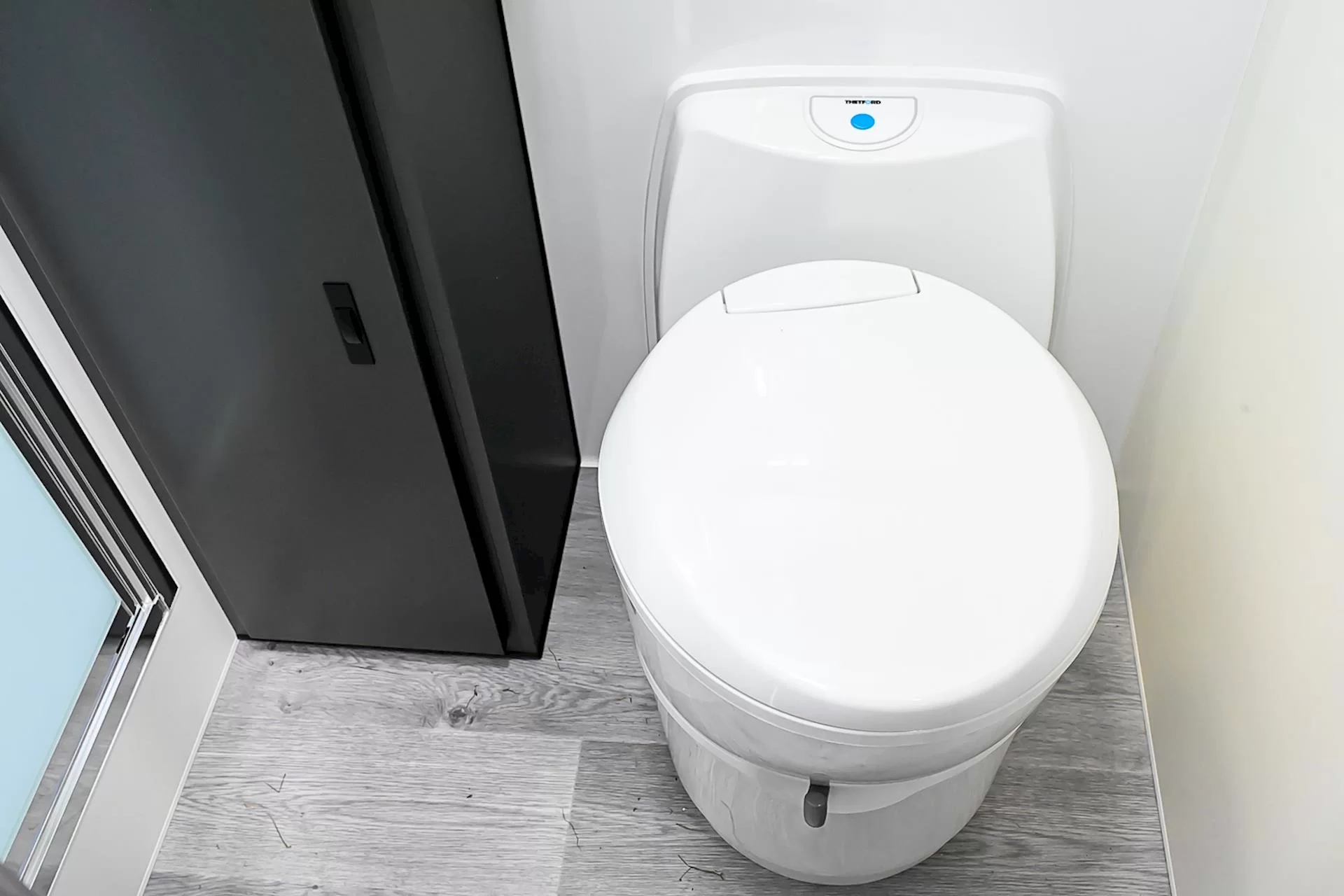 NEW 2025 ROYAL FLAIR Raptor Family 16'6-2 caravan