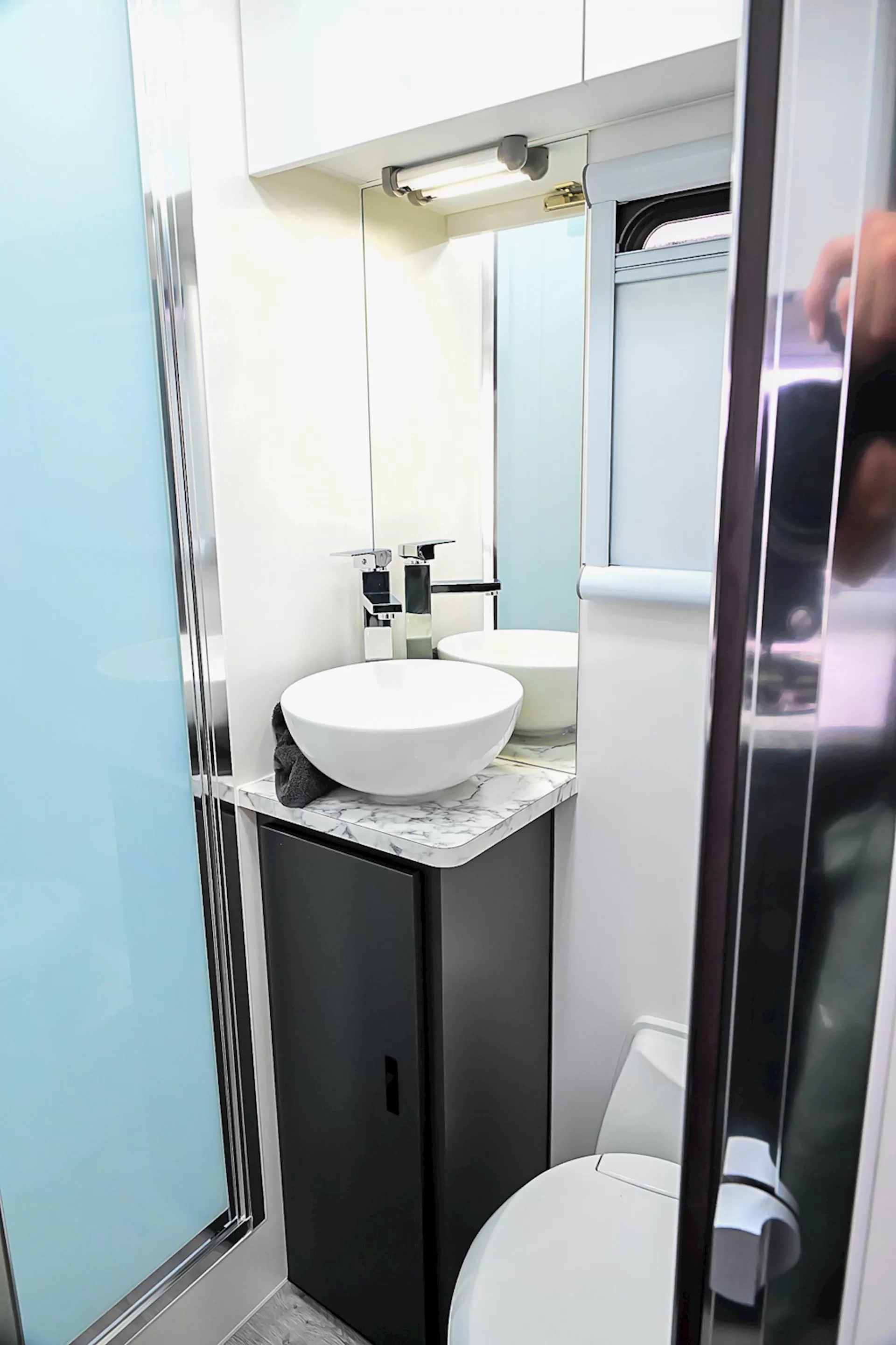 NEW 2025 ROYAL FLAIR Raptor Family 16'6-2 caravan