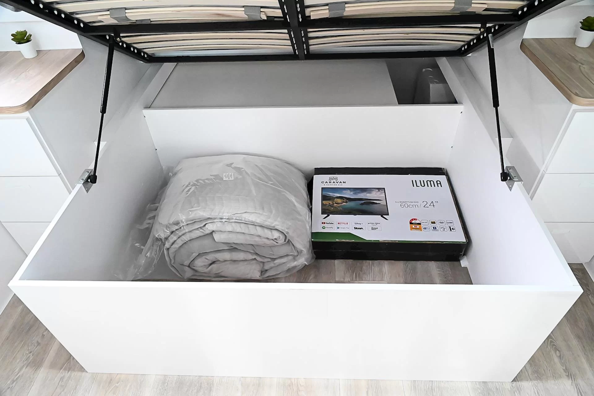 NEW 2025 ROYAL FLAIR Micron 16'6-1 caravan