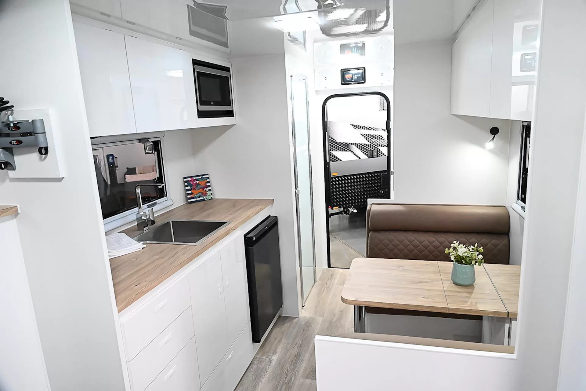 NEW 2025 ROYAL FLAIR Micron 16'6-1 caravan