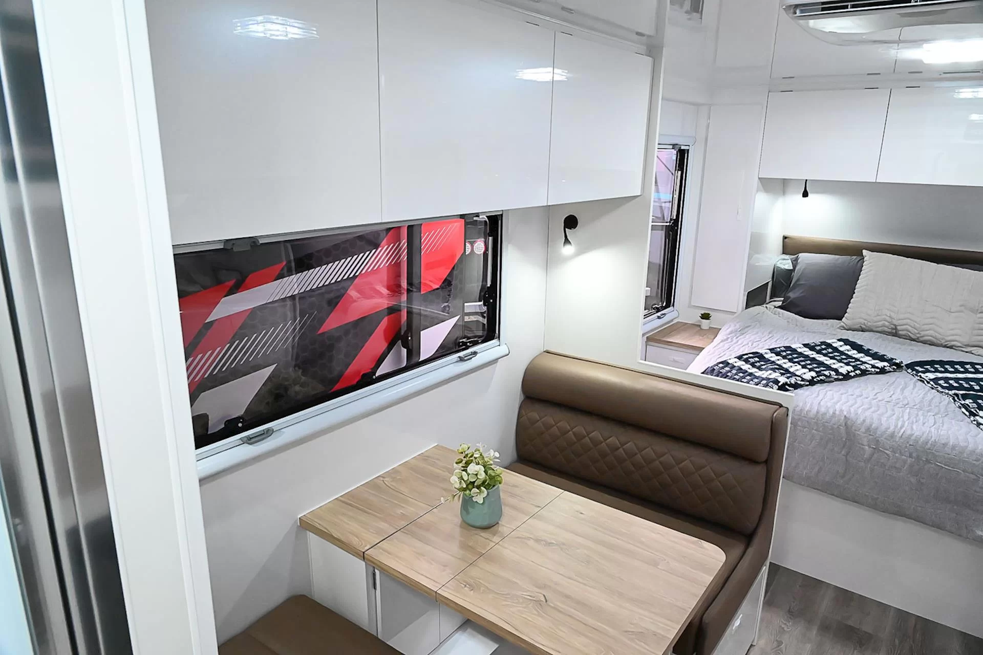 NEW 2025 ROYAL FLAIR Micron 16'6-1 caravan