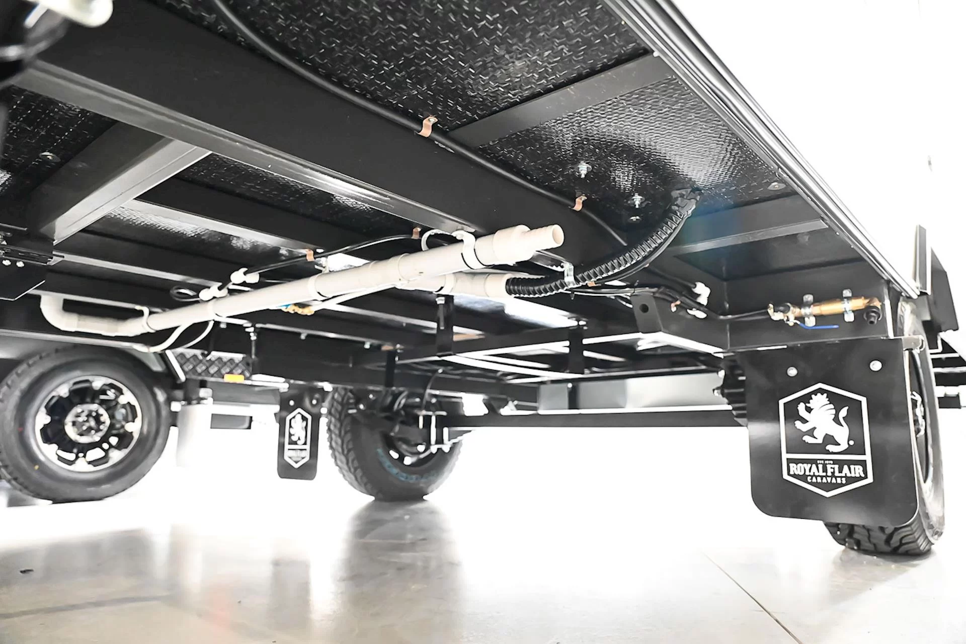 NEW 2025 ROYAL FLAIR Micron 16'6-1 caravan