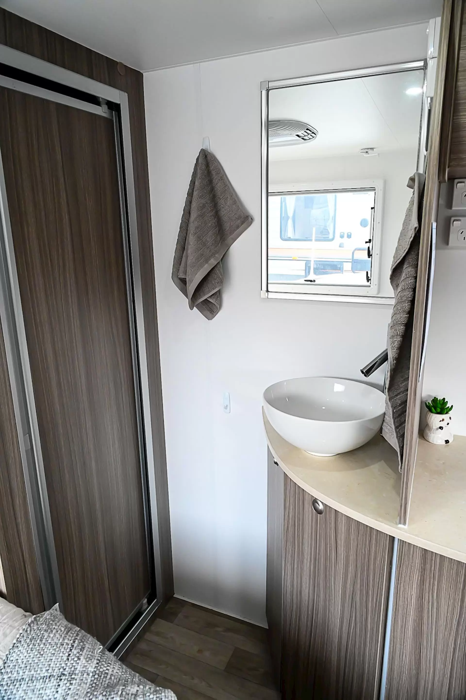 USED 2025 AVAN ASPIRE 499 BUNK caravan