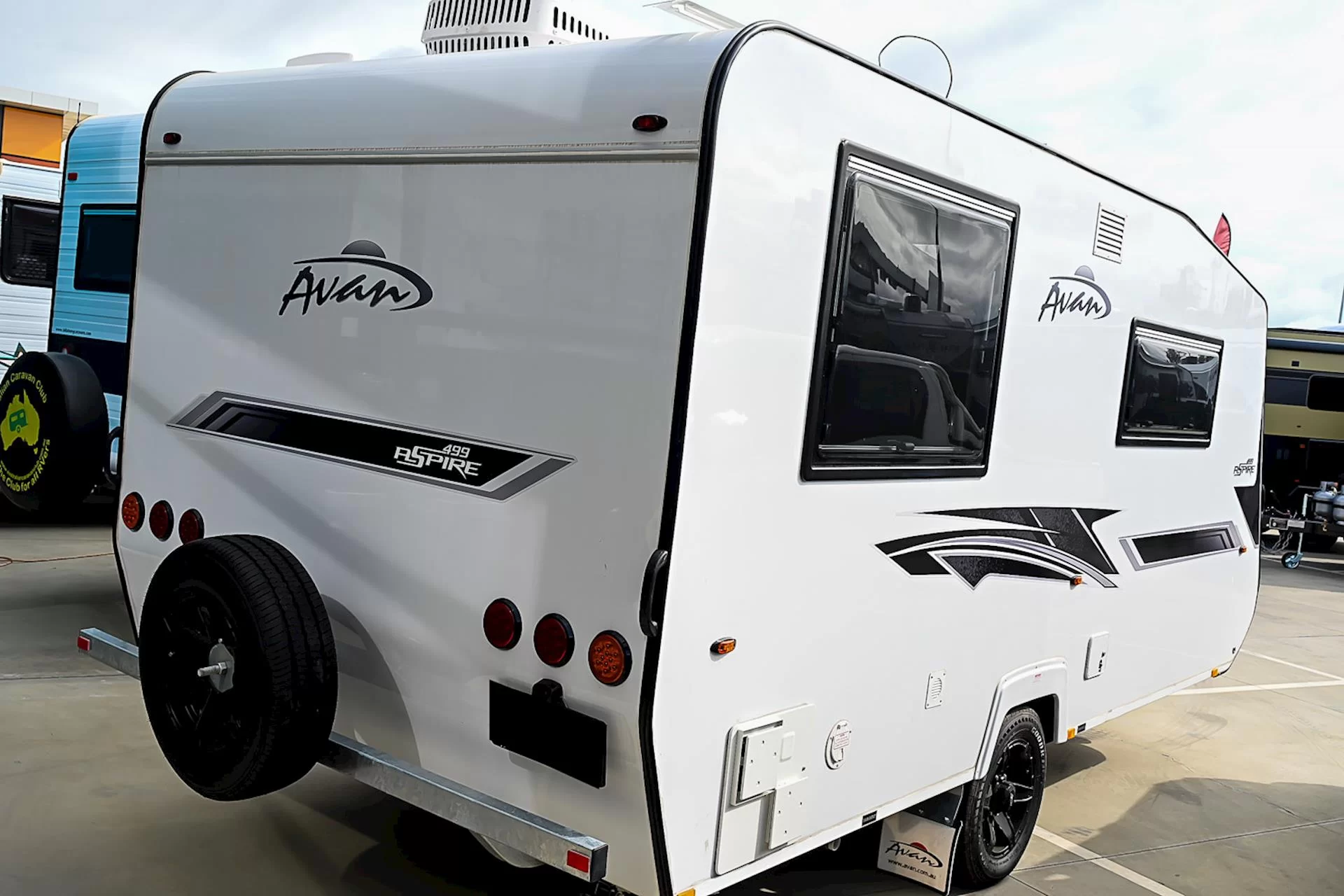 USED 2025 AVAN ASPIRE 499 BUNK caravan