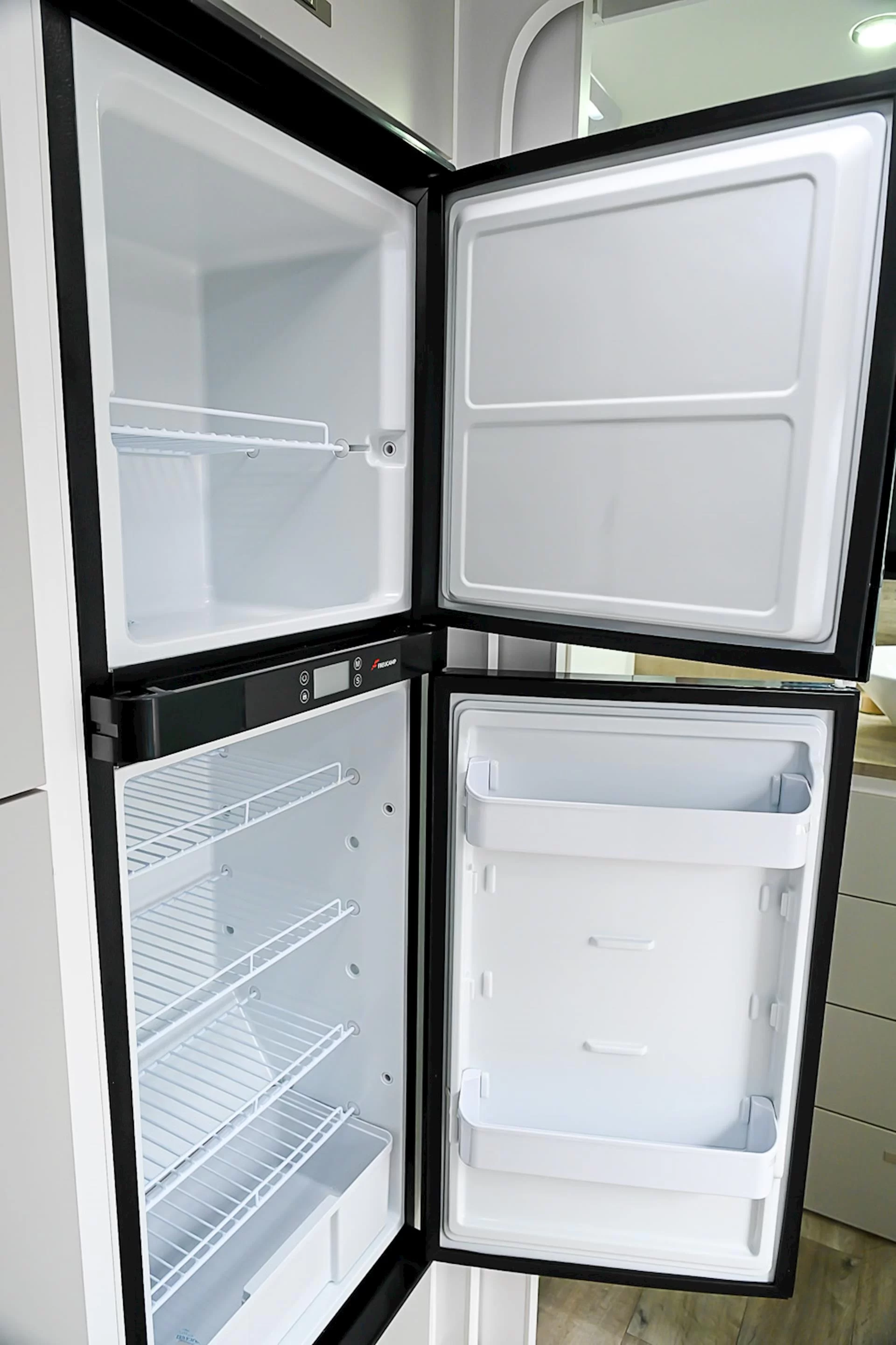 NEW 2025 DESIGN RV ODYSSEY V5-2 caravan