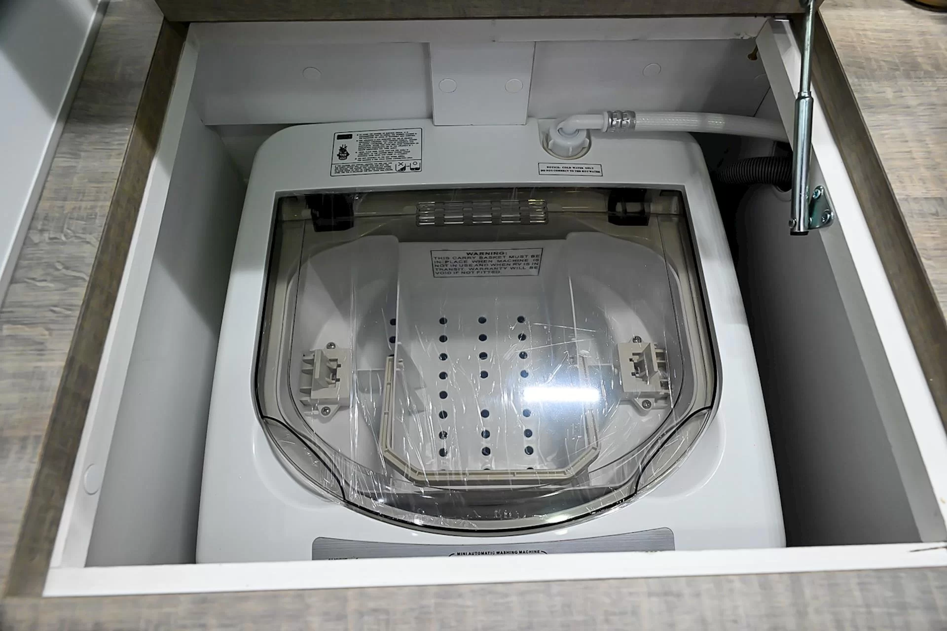 NEW 2025 DESIGN RV ODYSSEY V5-2 caravan