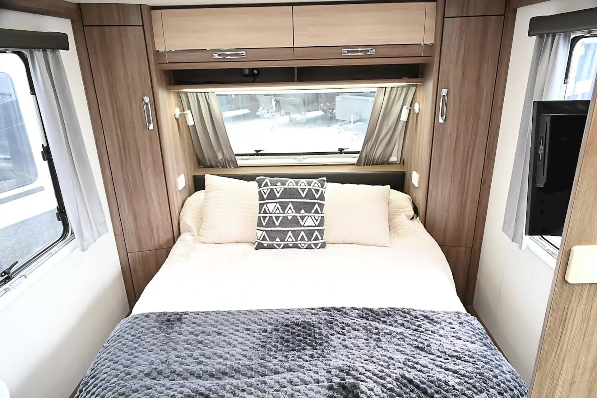 USED 2014 JAYCO SILVERLINE OUTBACK 21.65.1 caravan