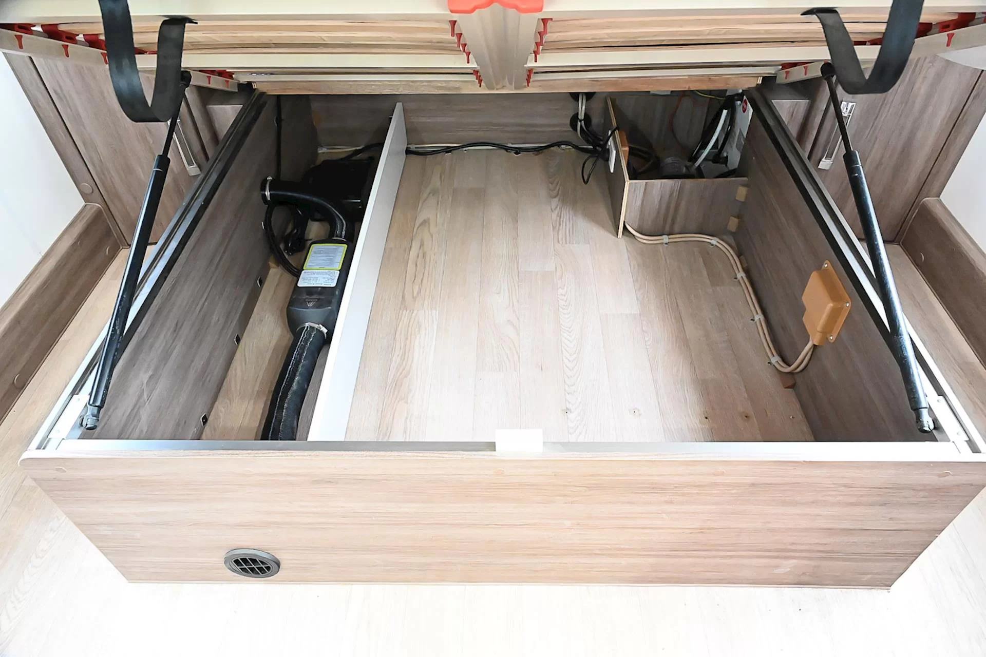 USED 2014 JAYCO SILVERLINE OUTBACK 21.65.1 caravan