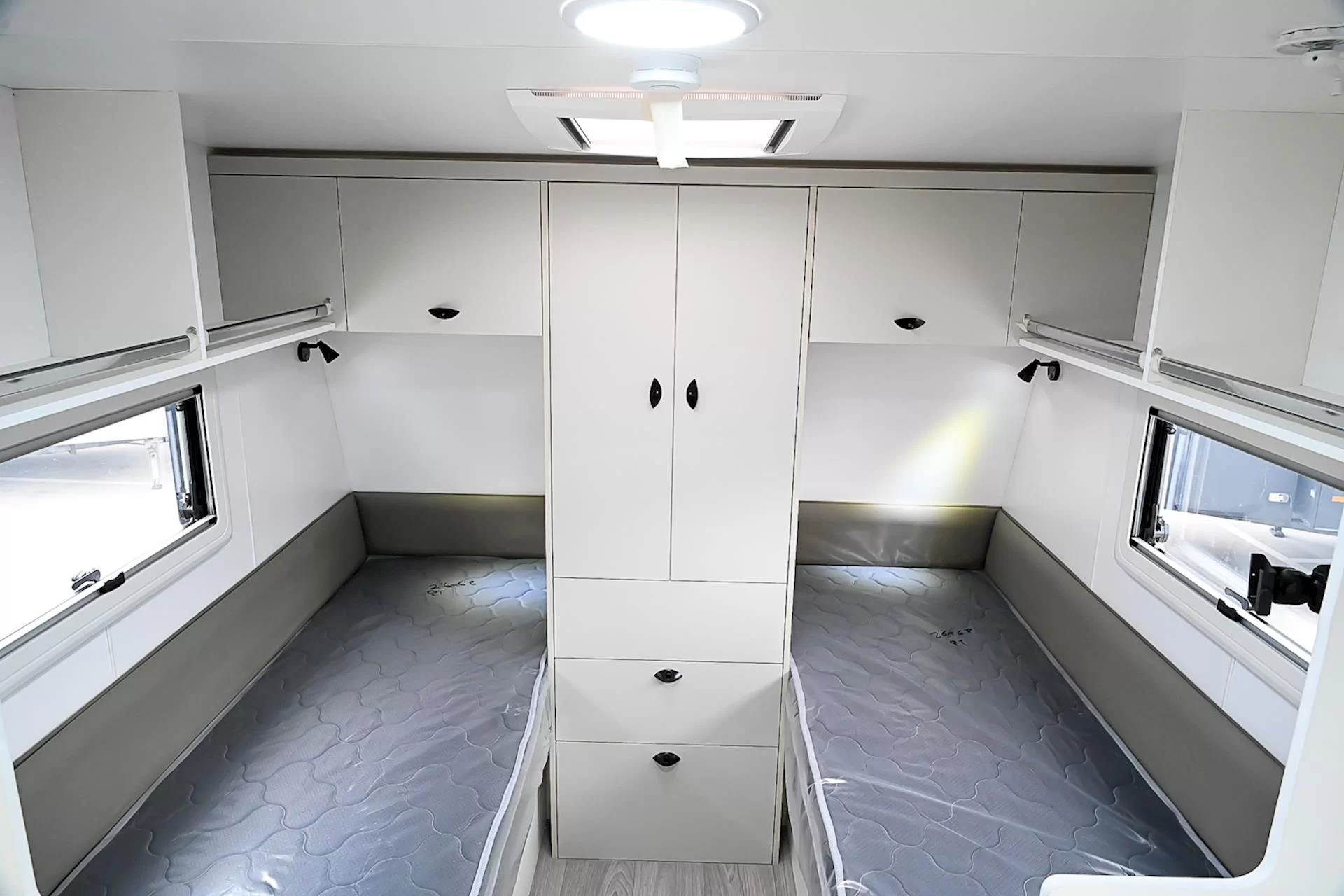 NEW 2025 VISCOUNT V2.2 SINGLE BEDS caravan