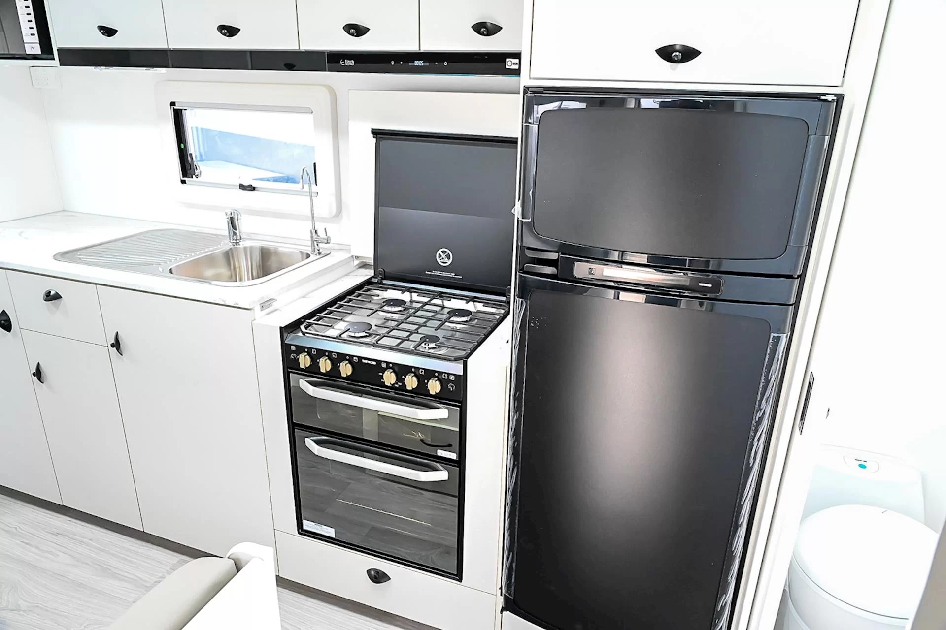 NEW 2025 VISCOUNT V2.2 SINGLE BEDS caravan