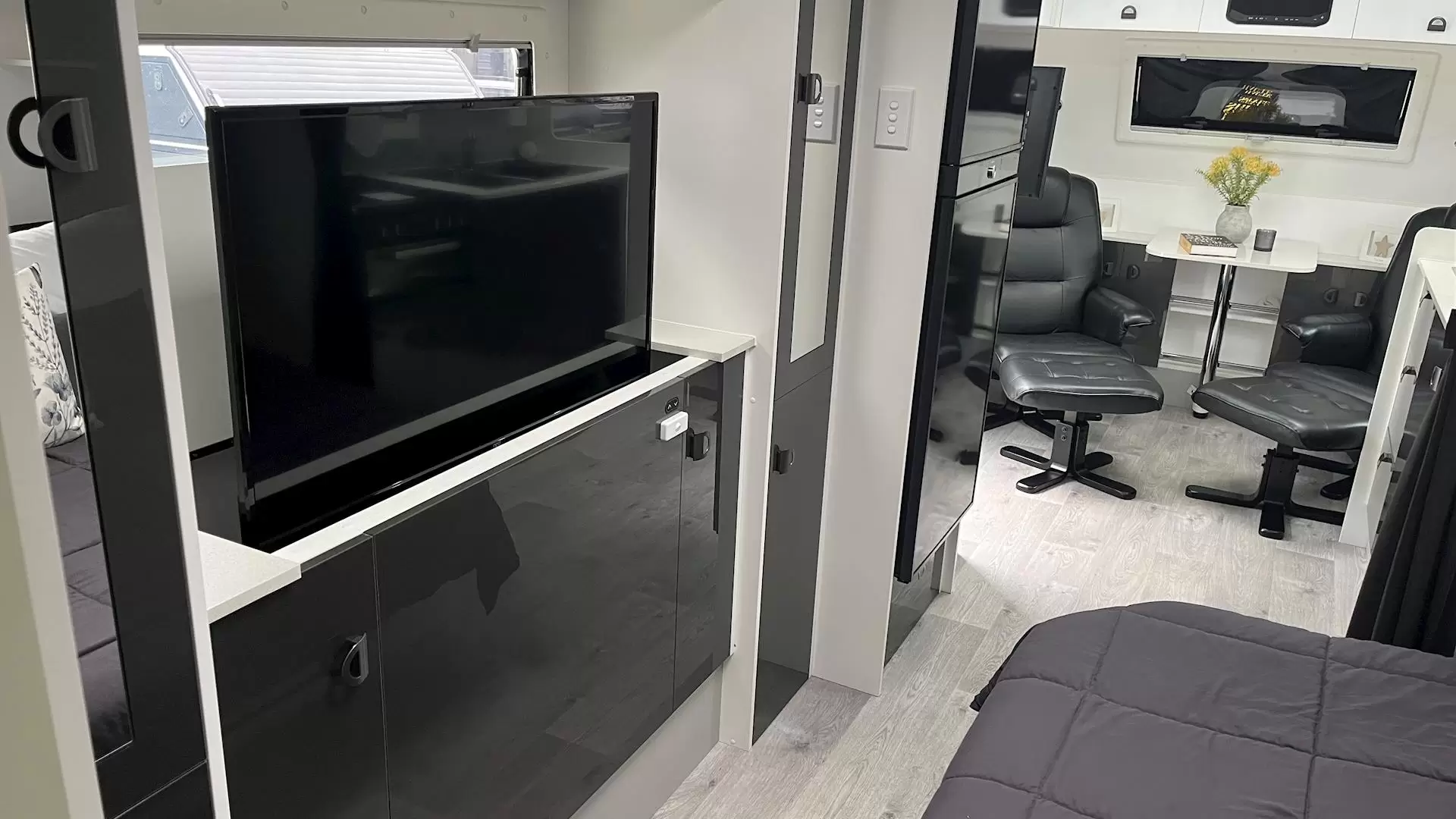 USED 2022 NEW AGE BIG RED SLIDE-OUT