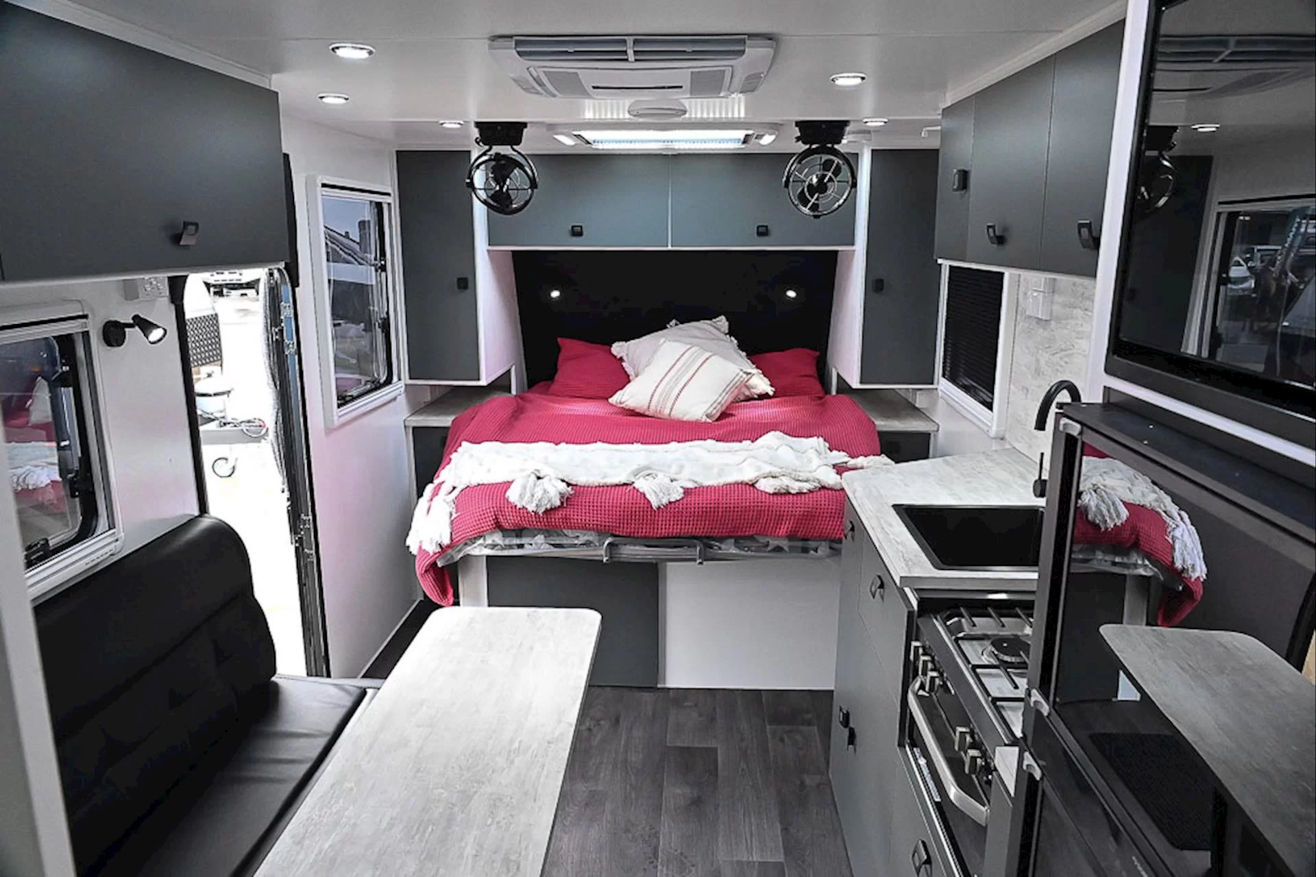 USED  DESIGN RV STRYKER 161X caravan