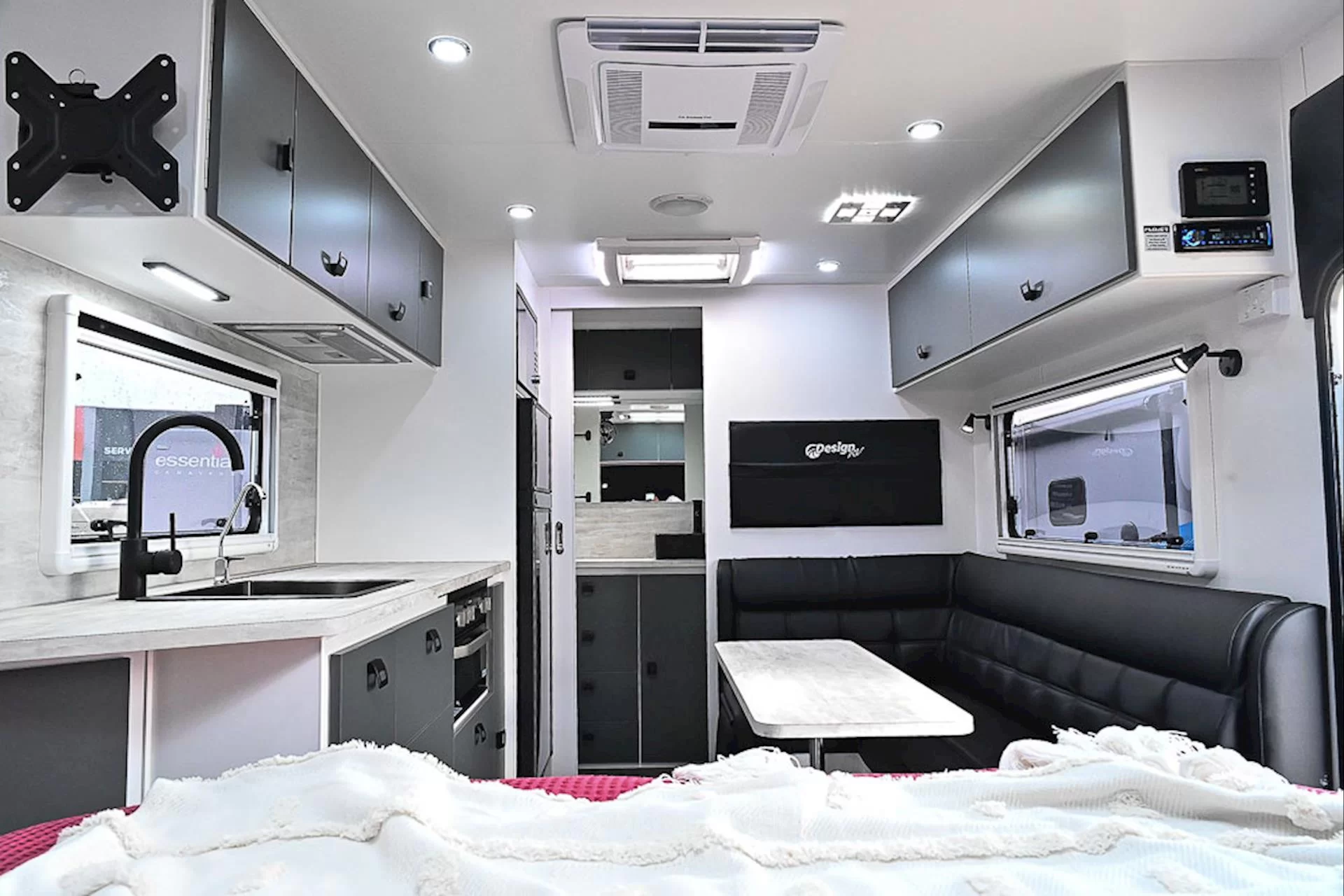 USED  DESIGN RV STRYKER 161X caravan