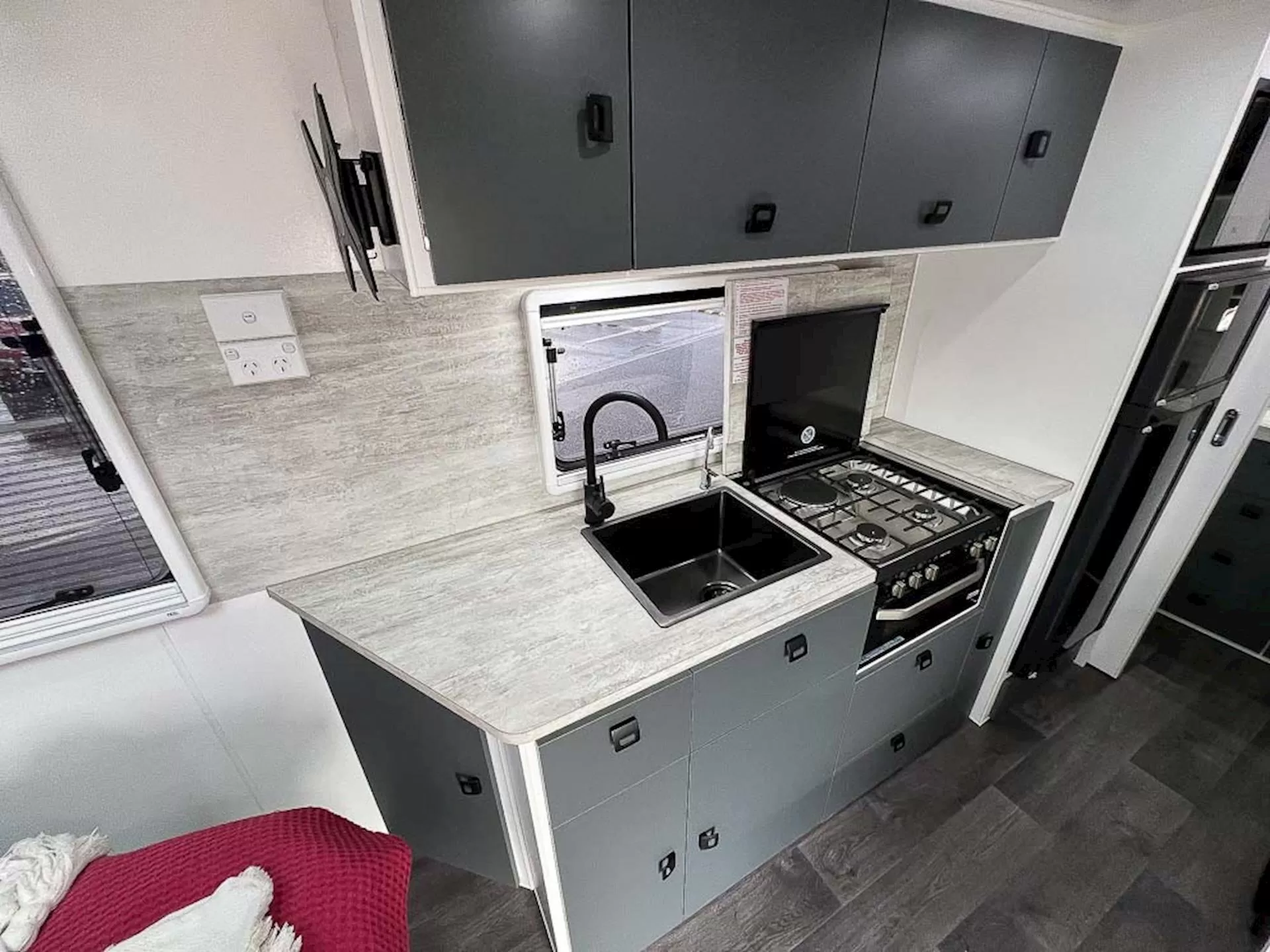 USED  DESIGN RV STRYKER 161X caravan