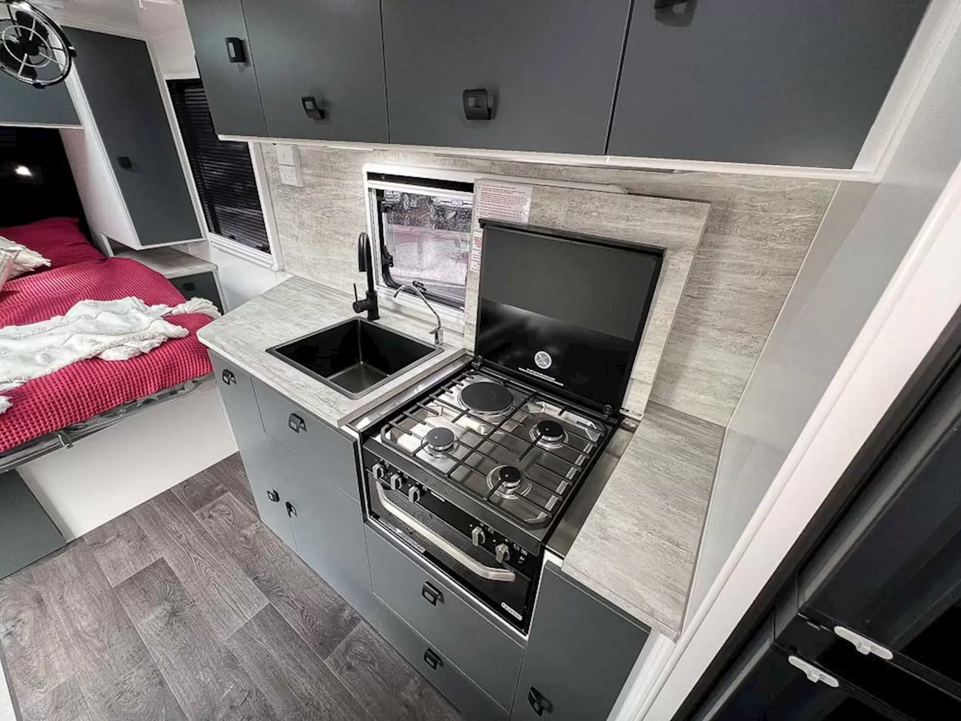 USED  DESIGN RV STRYKER 161X caravan