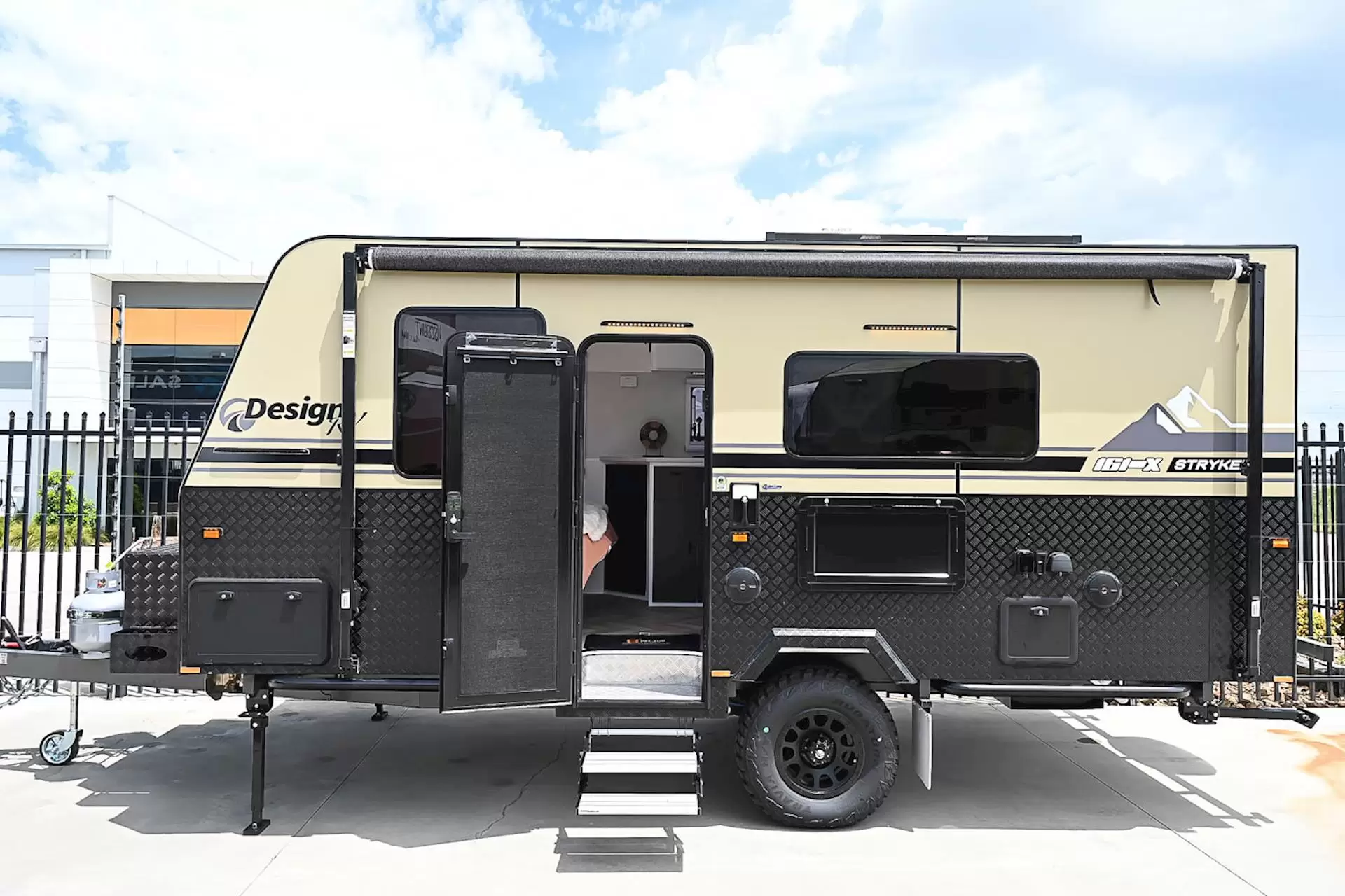 NEW 2025 DESIGN RV STRYKER 161-X