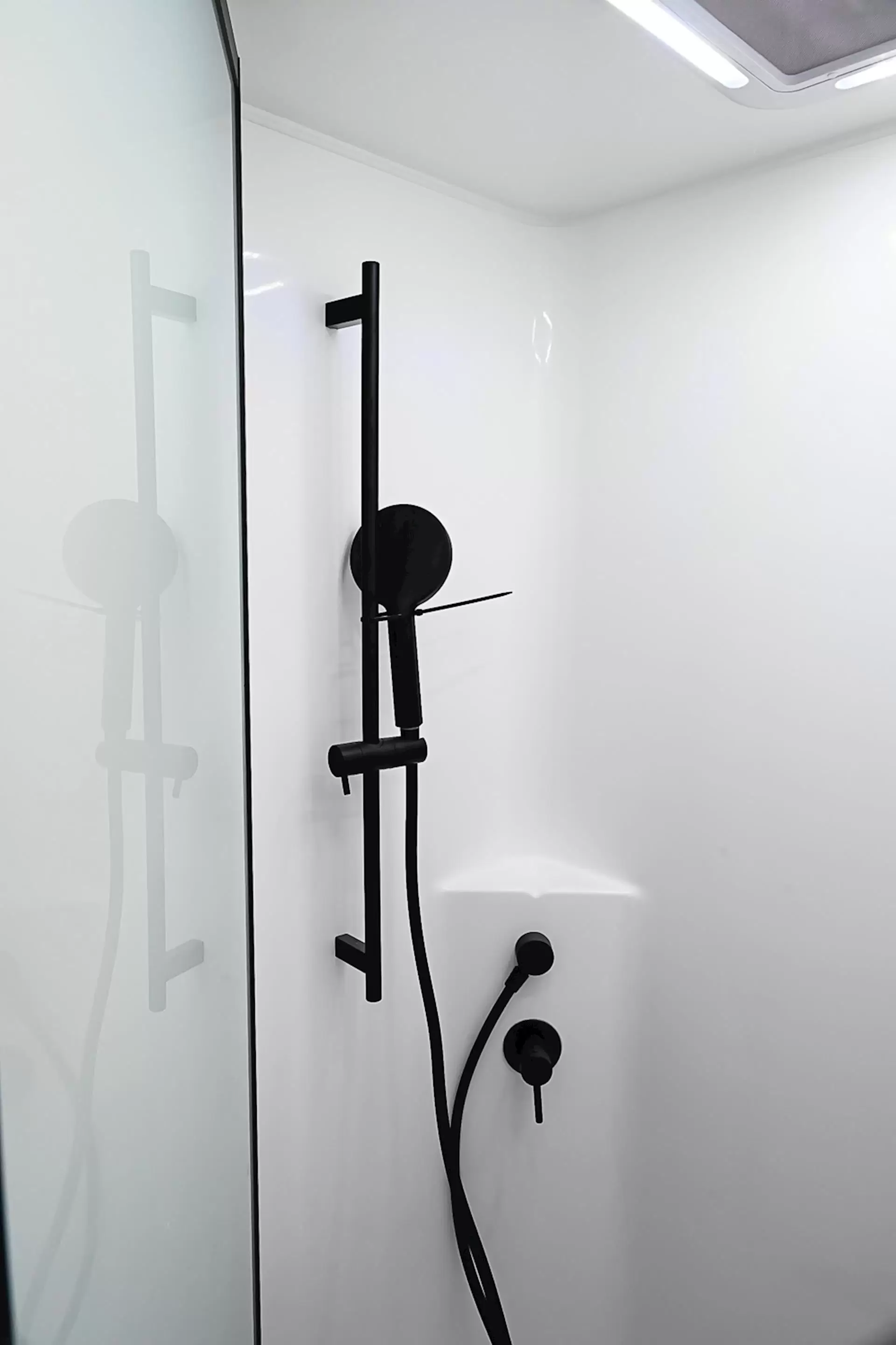 NEW 2025 DESIGN RV STRYKER 161-X