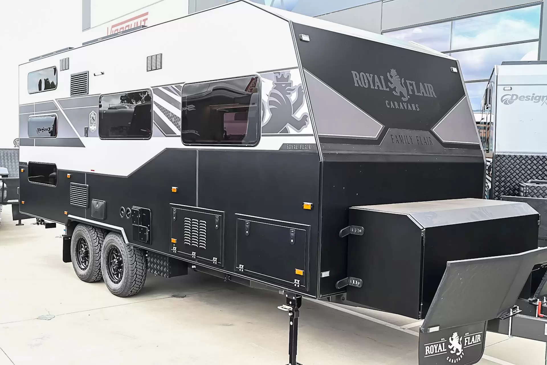 NEW 2025 ROYAL FLAIR FAMILY FLAIR 20'6-1