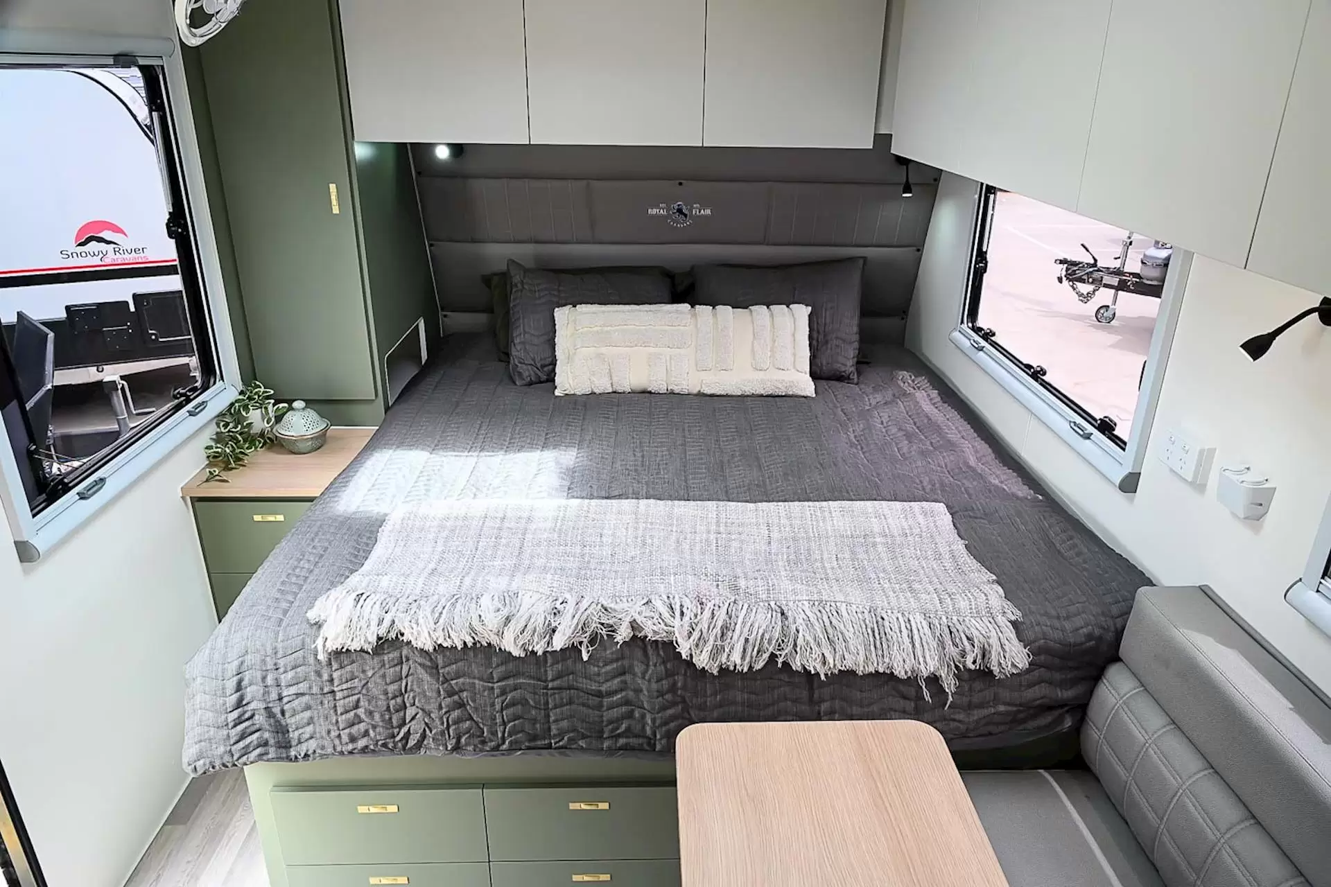 NEW 2025 ROYAL FLAIR FAMILY FLAIR 20'6-1