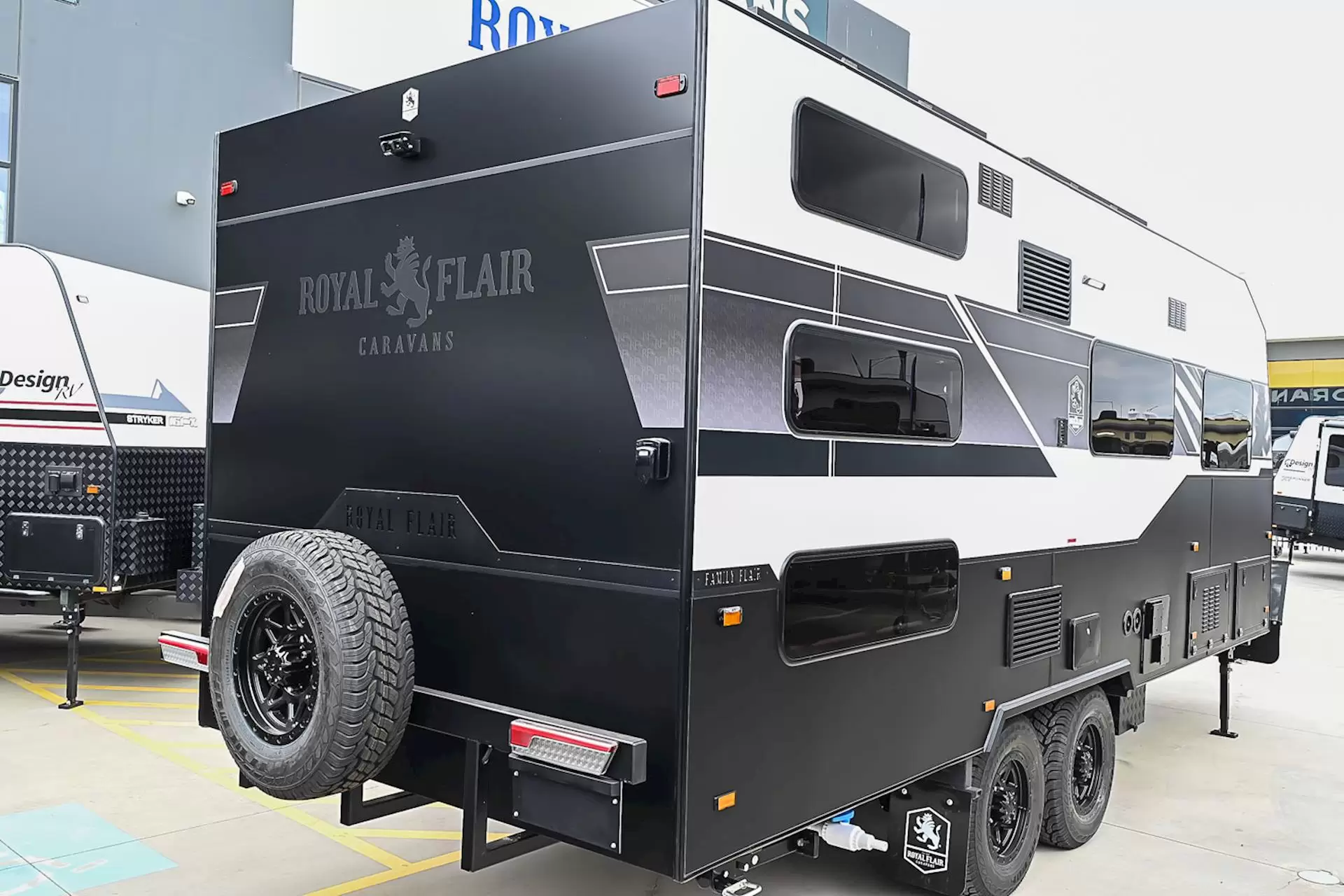 NEW 2025 ROYAL FLAIR FAMILY FLAIR 20'6-1