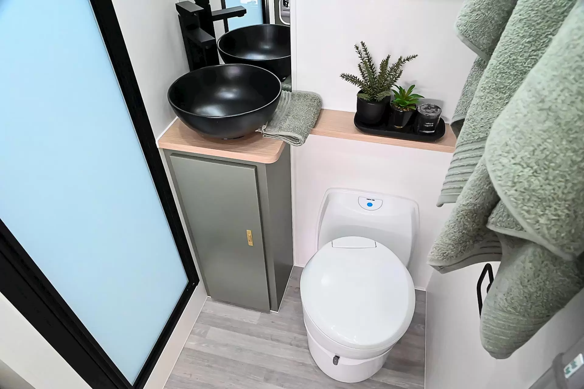 NEW 2025 ROYAL FLAIR FAMILY FLAIR 20'6-1