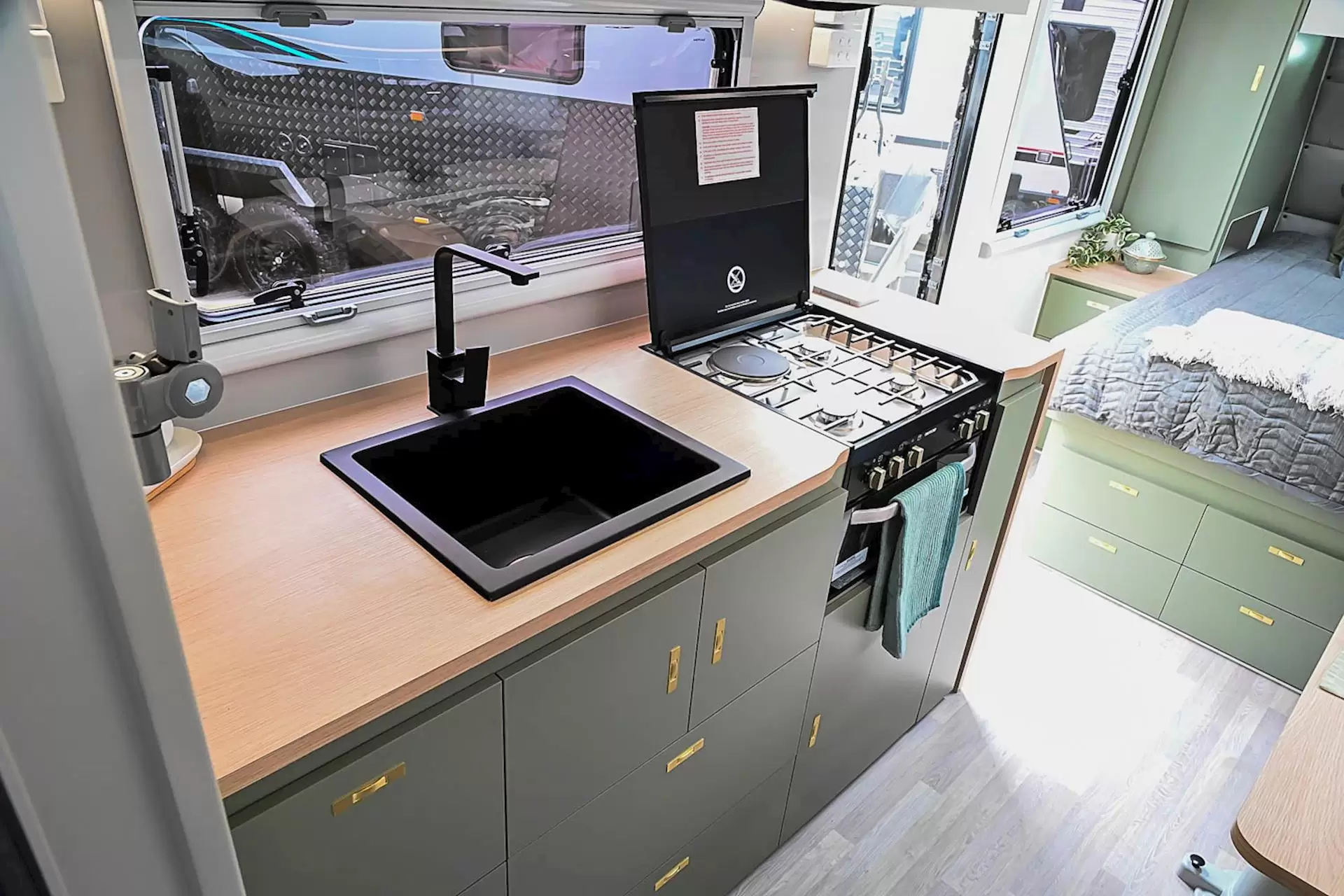 NEW 2025 ROYAL FLAIR FAMILY FLAIR 20'6-1